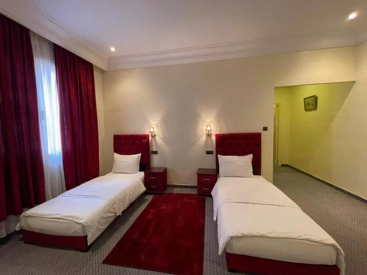 Double Room with Two Single Beds - single occupancy in Astoria Double Room with Two Single Beds - single occupancy in Astoria