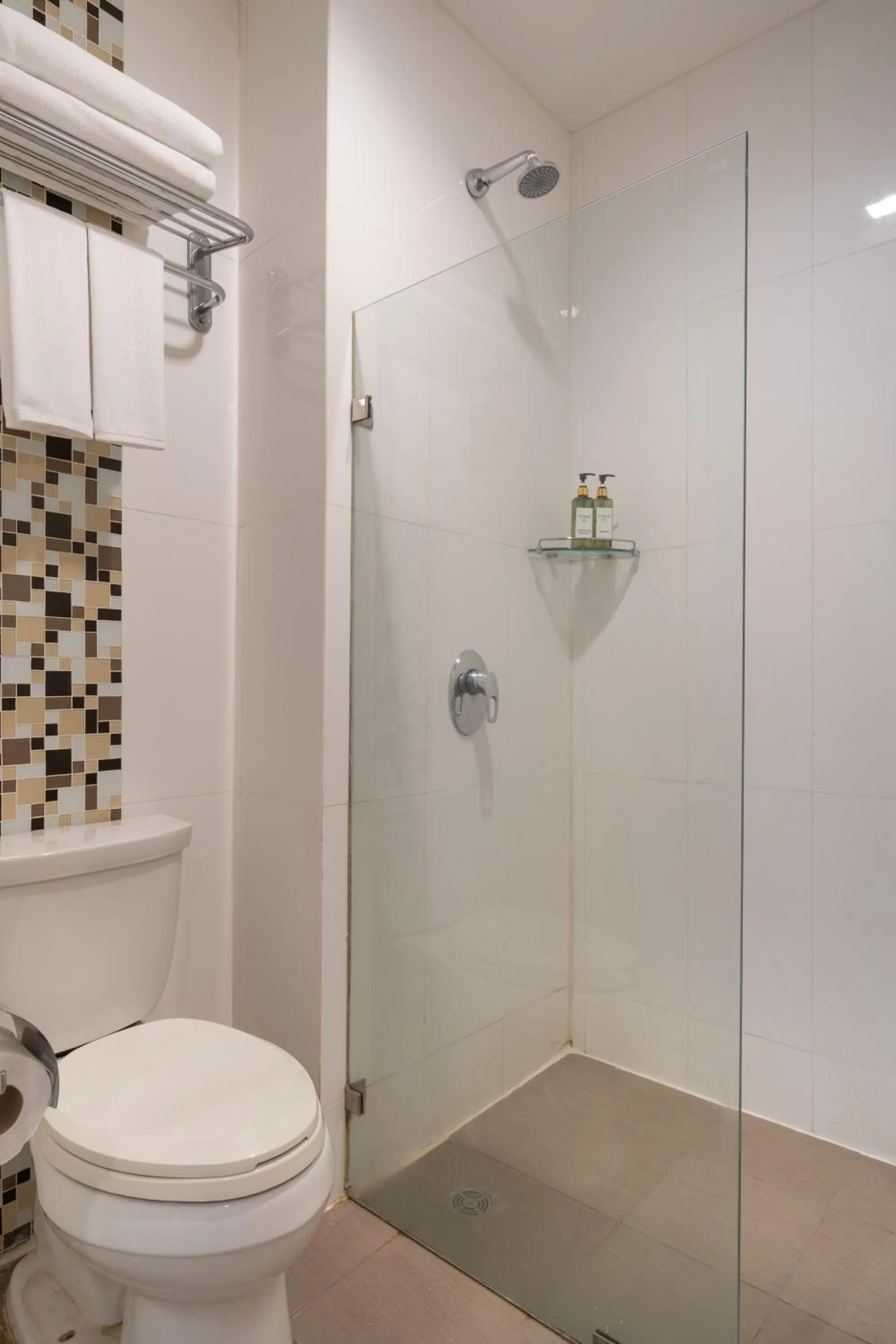 Shower in iCheck inn Gems Center Silom