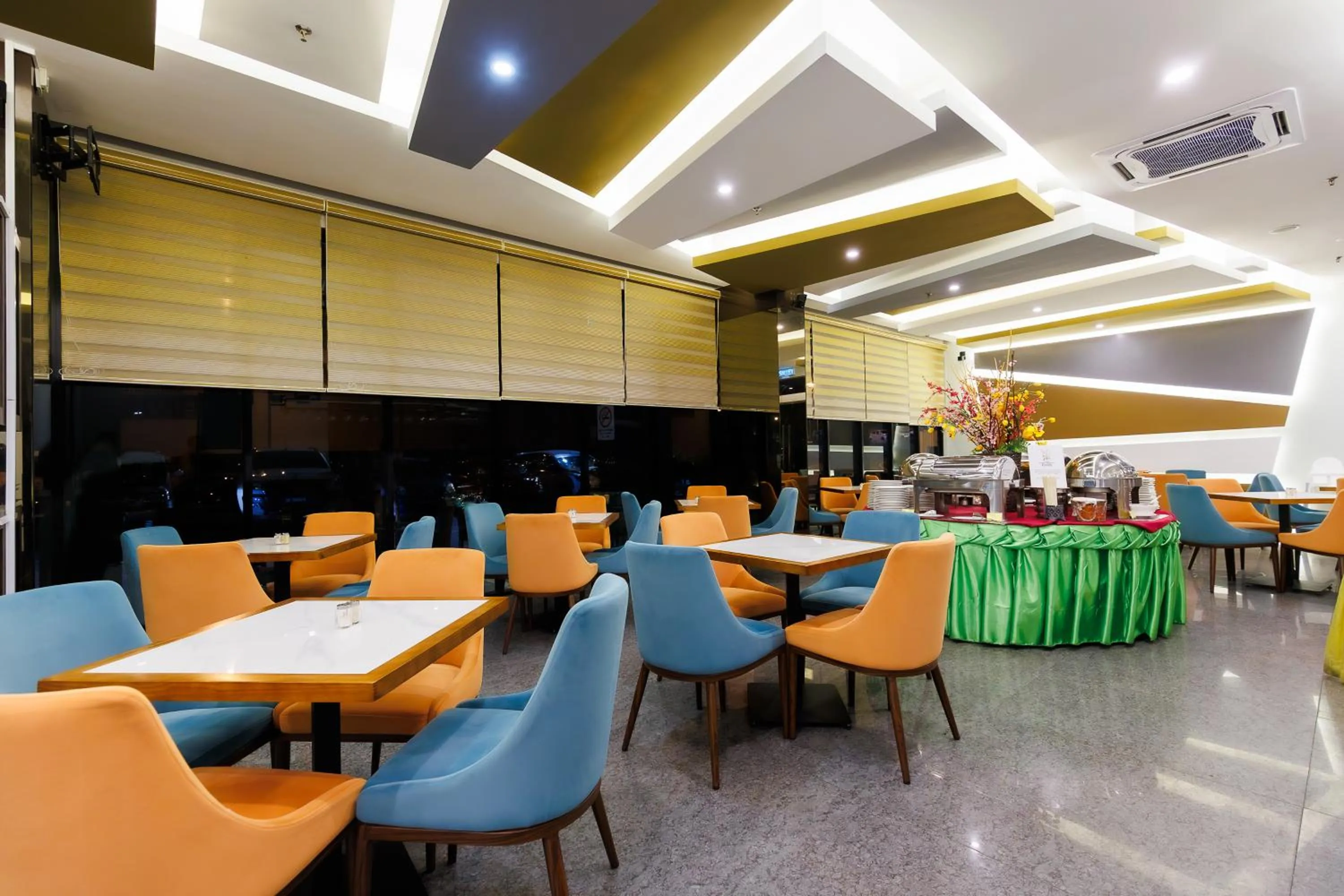 Restaurant/places to eat in 56 Hotel