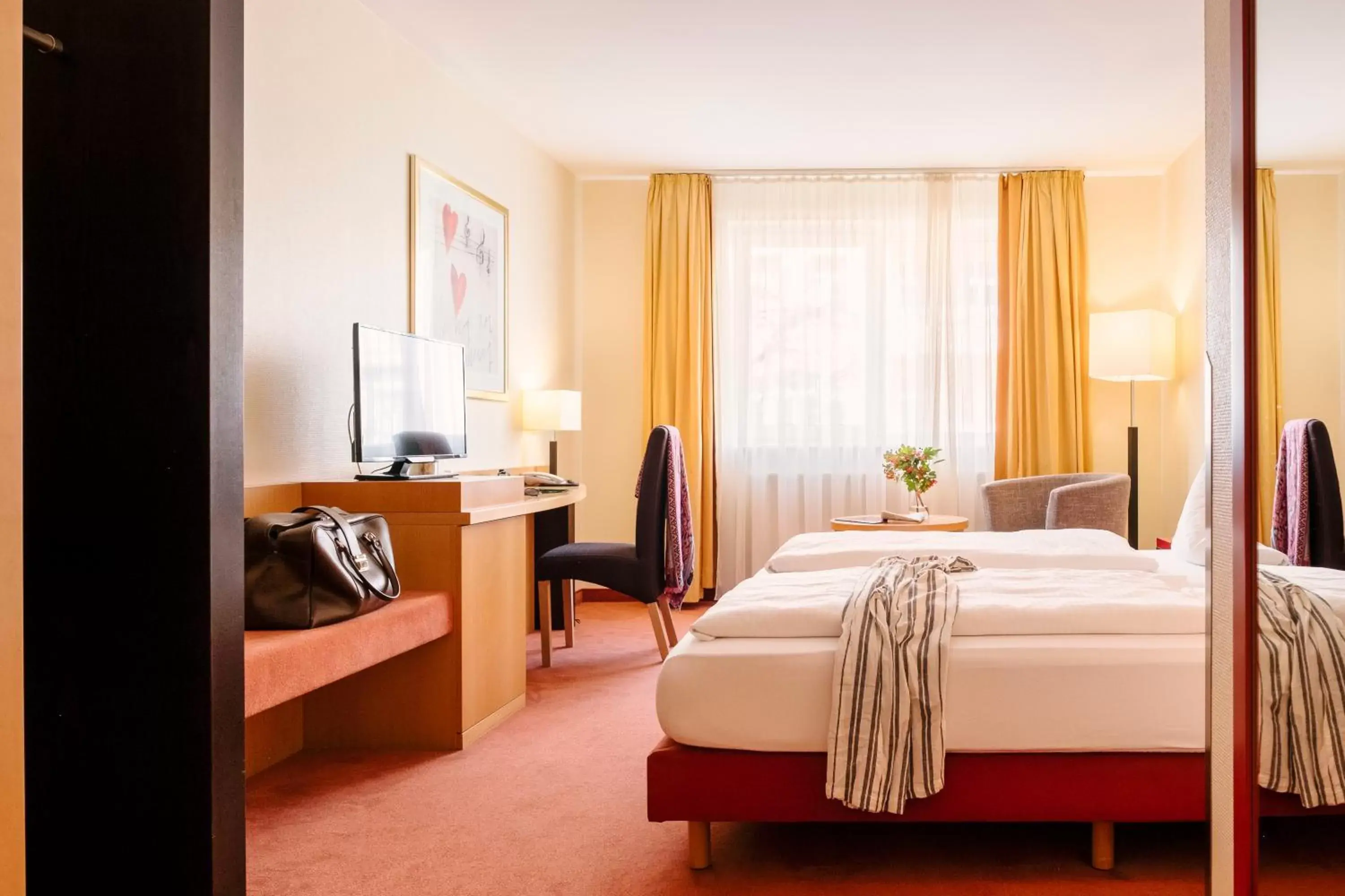 Standard Double Room - single occupancy in Hotel am Jungfernstieg Standard Double Room - single occupancy in Hotel am Jungfernstieg