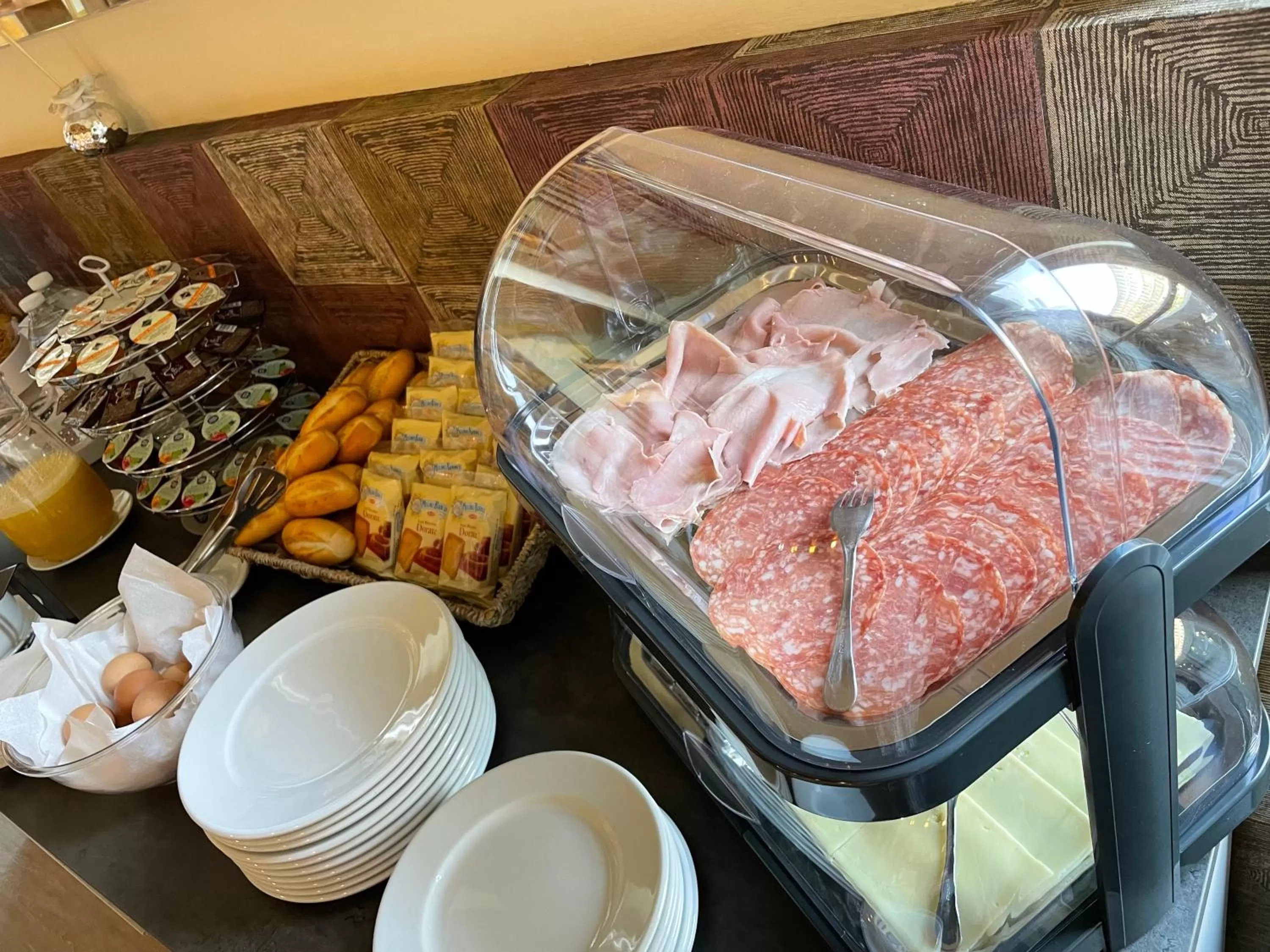 Food and drinks in Hotel Fedora