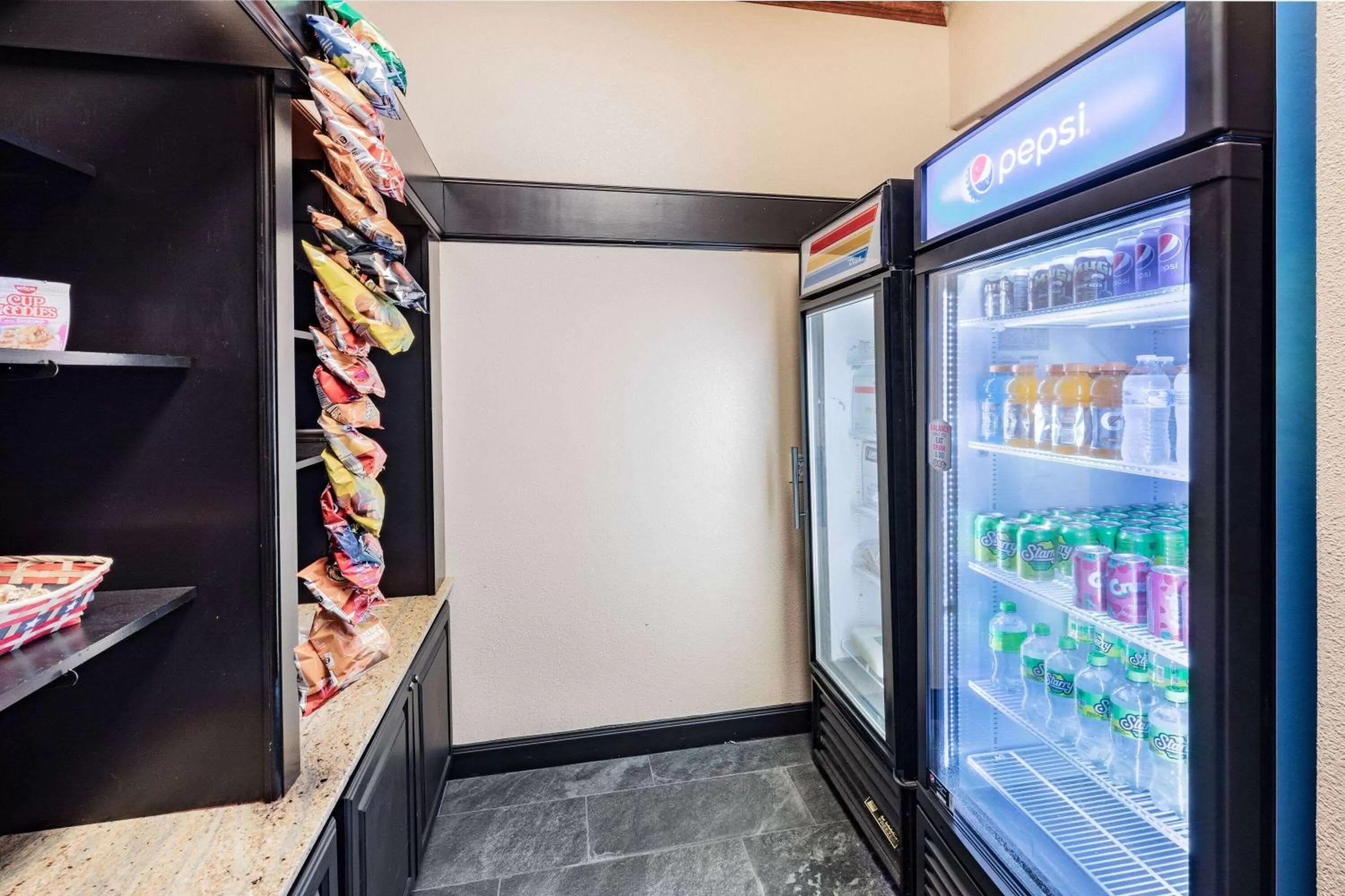 Food and drinks in Wingate by Wyndham Houston Bush Intercontinental Airport