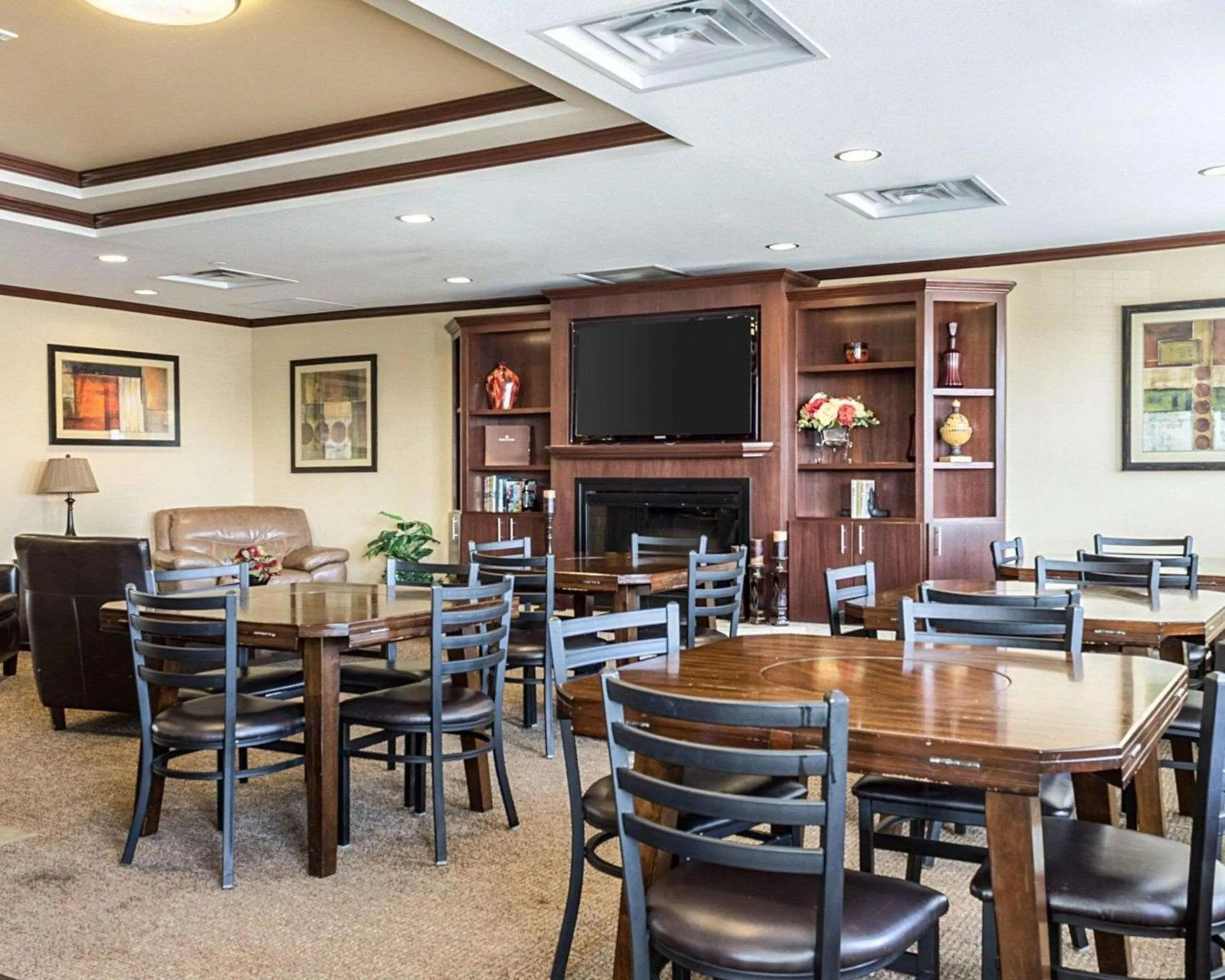 Restaurant/places to eat in MainStay Suites Minot
