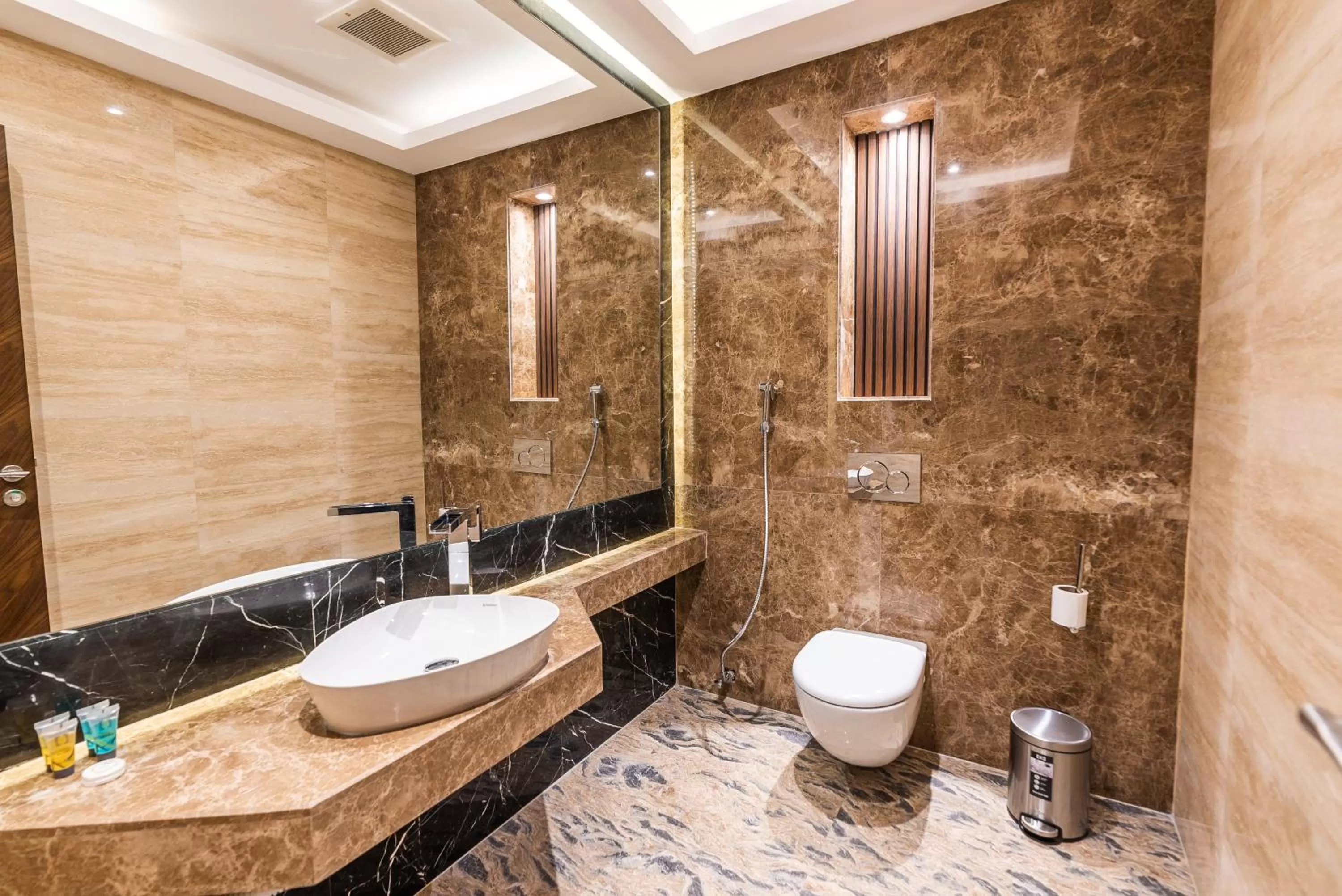 Toilet in Tura Residence Olaya - ترى للشقق المخدومة العليا