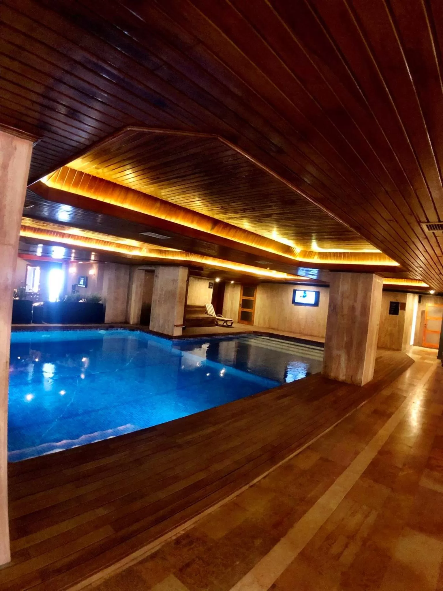 Hot Spring Bath in Family Resort Hotel