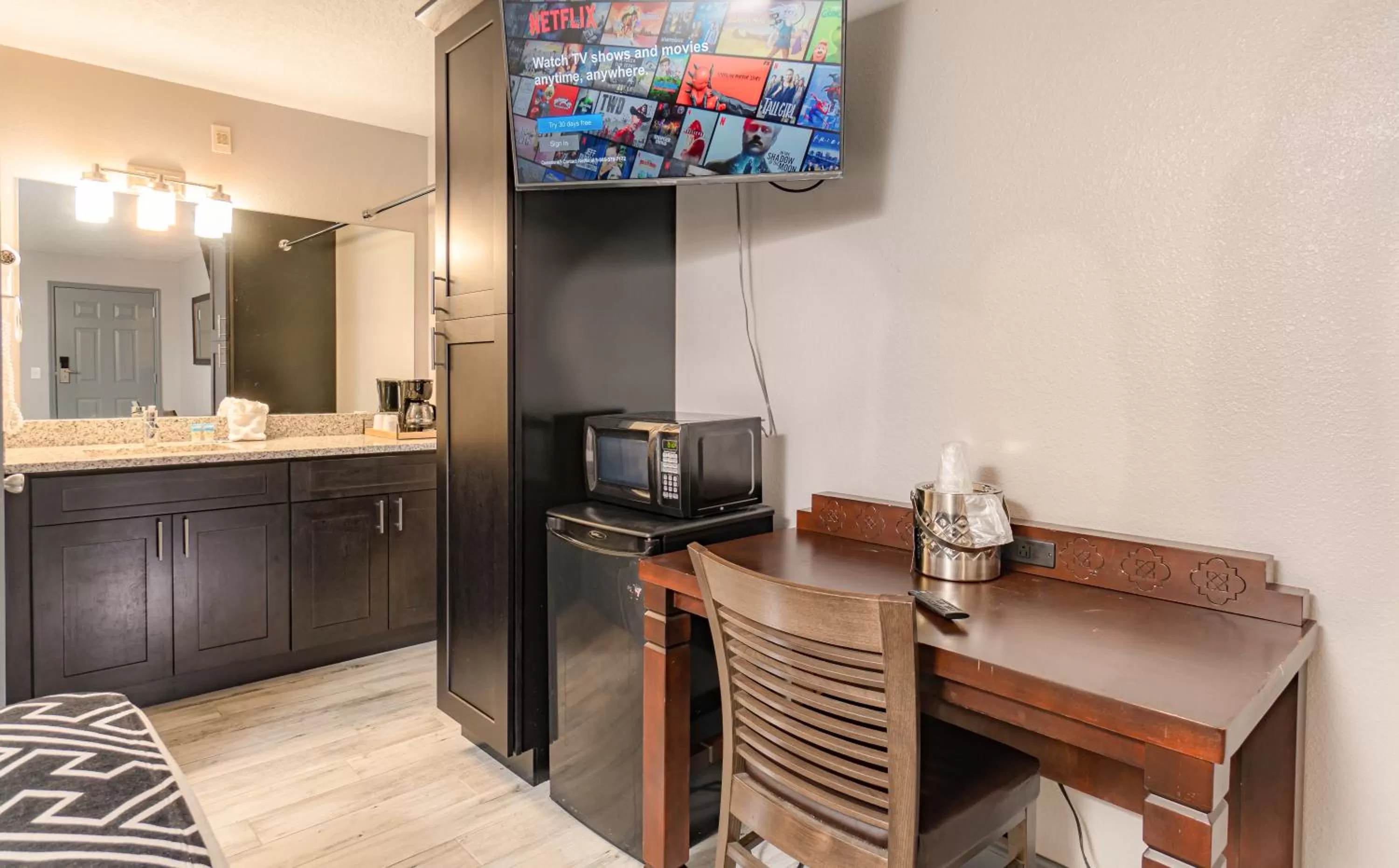 TV and multimedia in Sunshine Inn