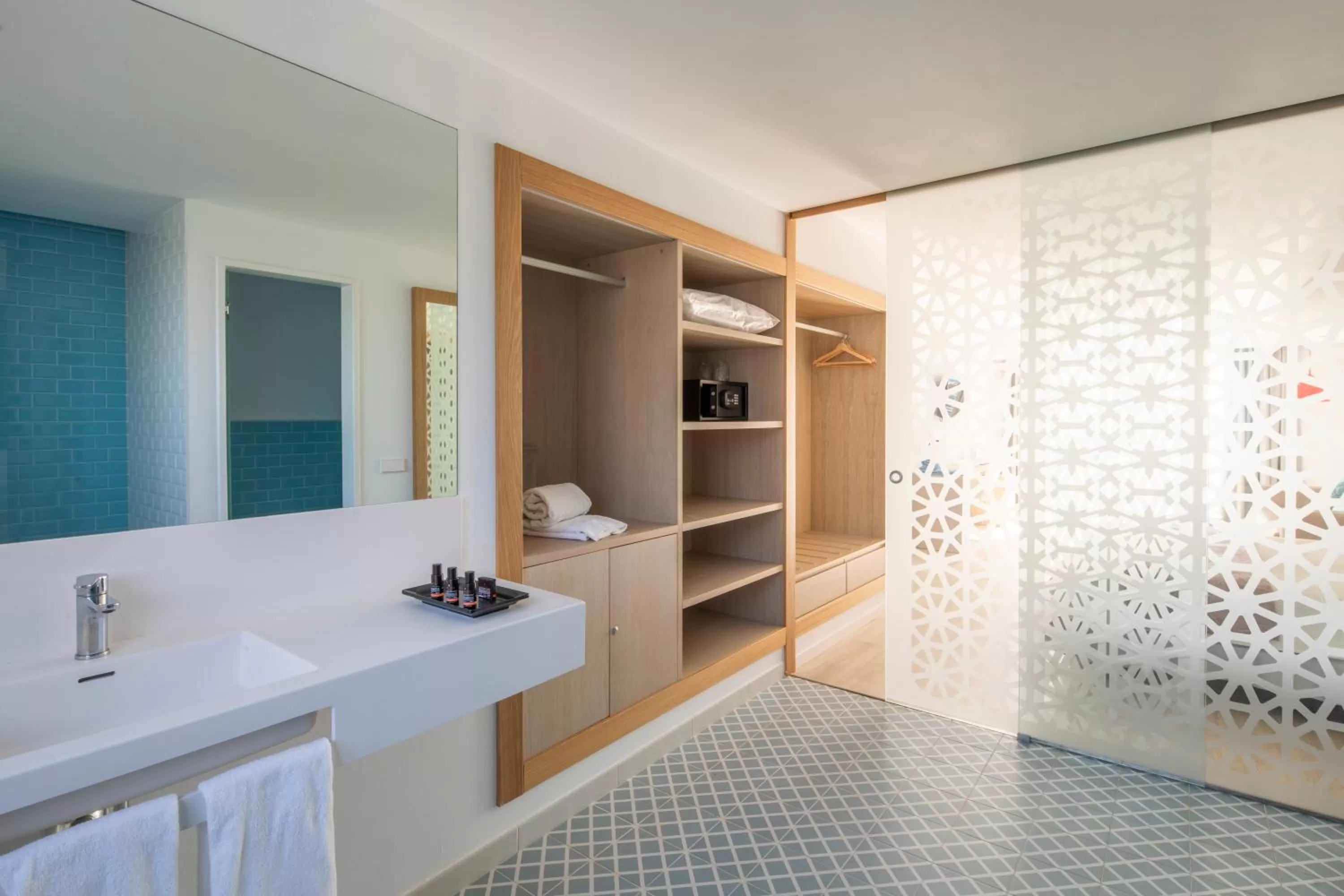 Junior Suite (1 Adult + 1 Child) - single occupancy in Oasis Lanz Beach Mate