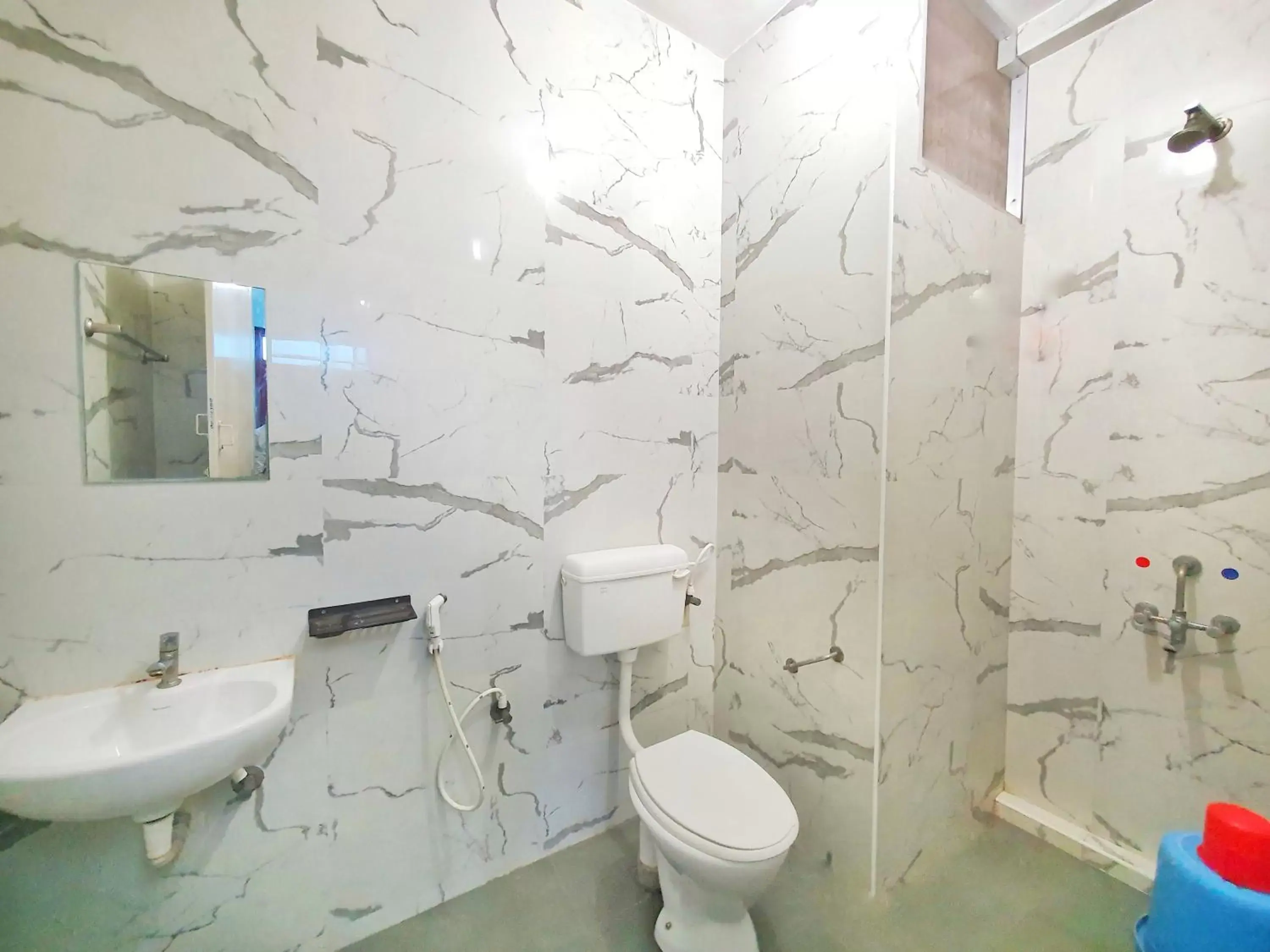 Standard Double Room - single occupancy in SM MANSION near Harbour & High court Standard Double Room - single occupancy in SM MANSION near Harbour & High court