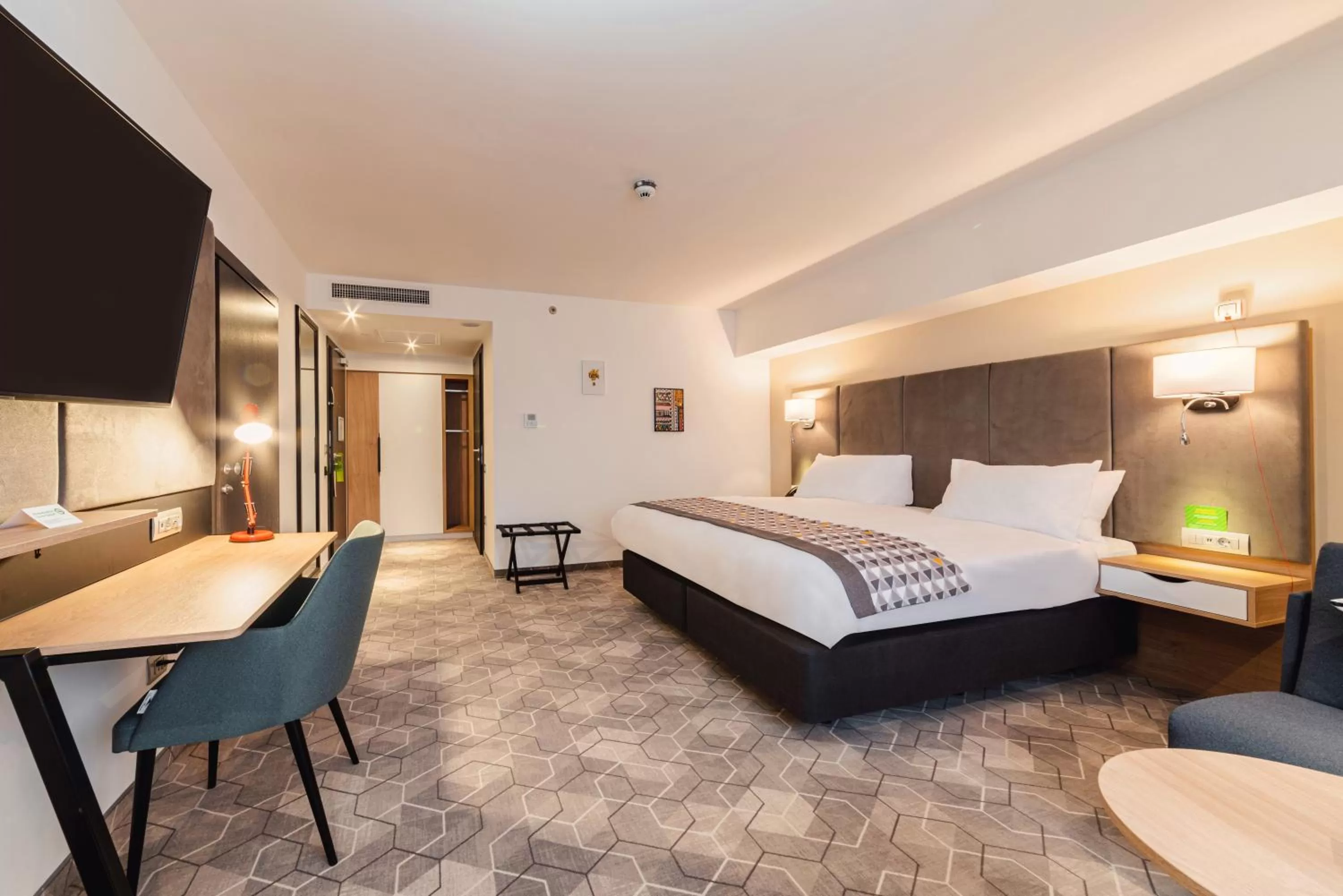 Photo of the whole room, Bed in Holiday Inn Bucharest - Times by IHG