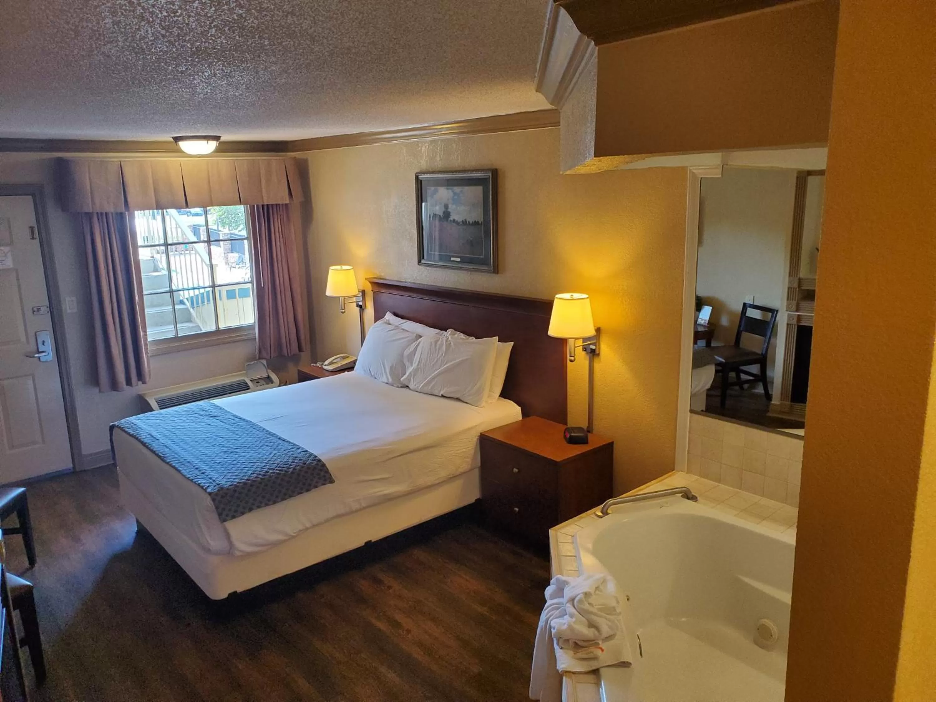 Bed in Colonial House Motel