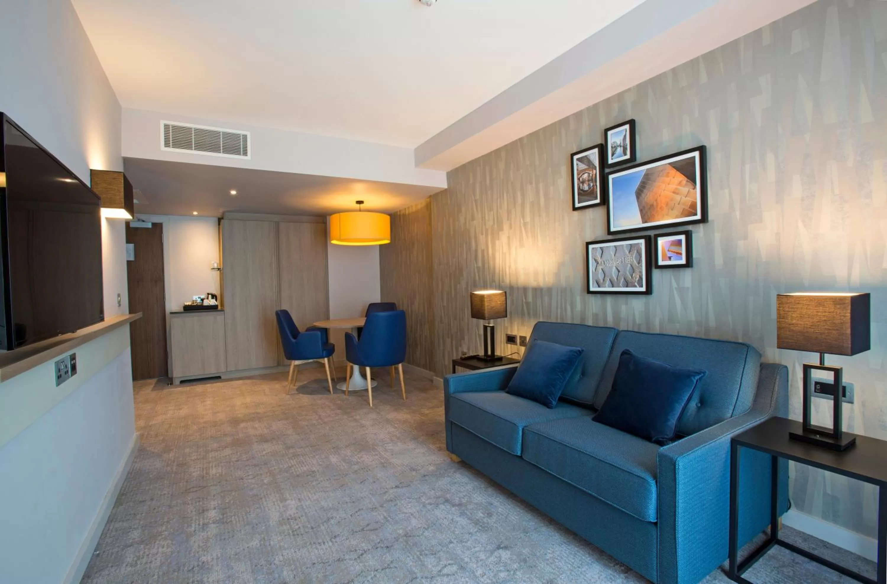 Bedroom in Holiday Inn Manchester - City Centre by IHG