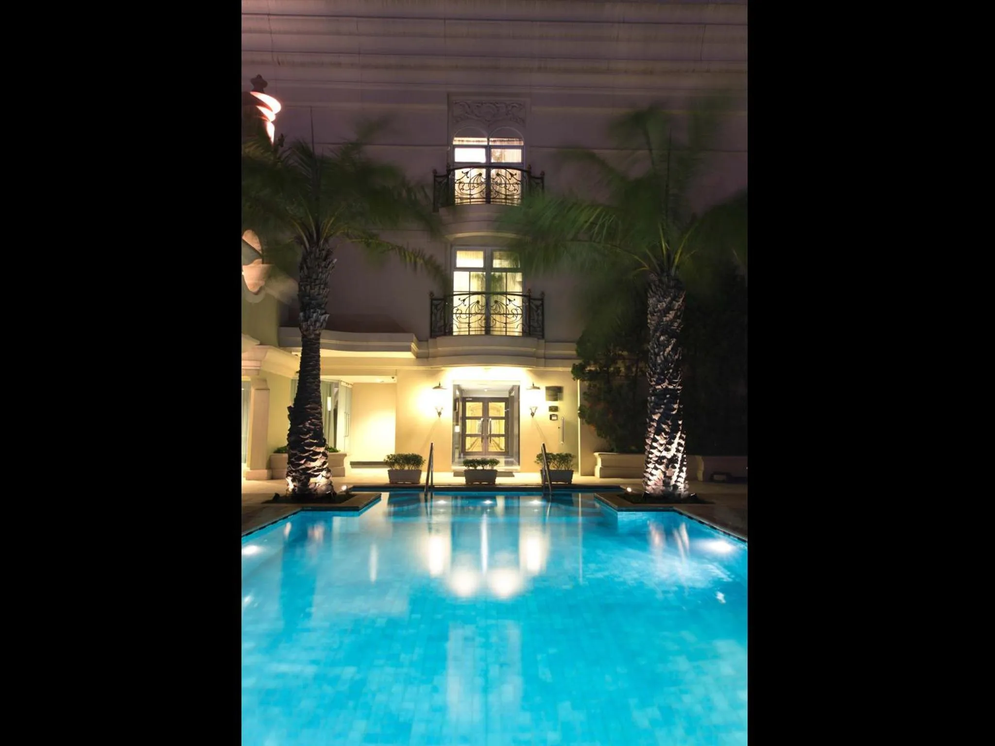 Swimming pool in Hotel Gran Mahakam