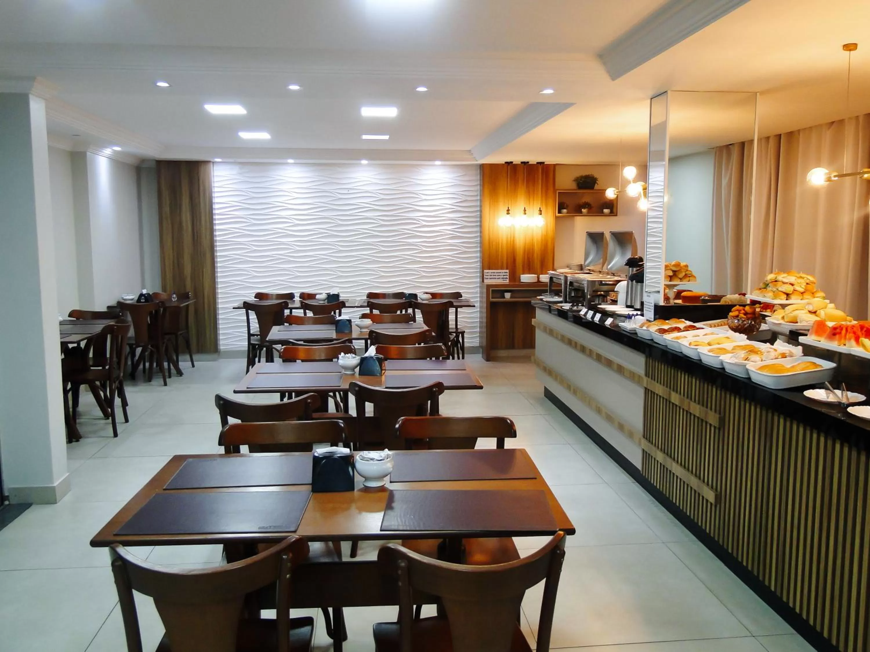 Breakfast in Hotel Albinos