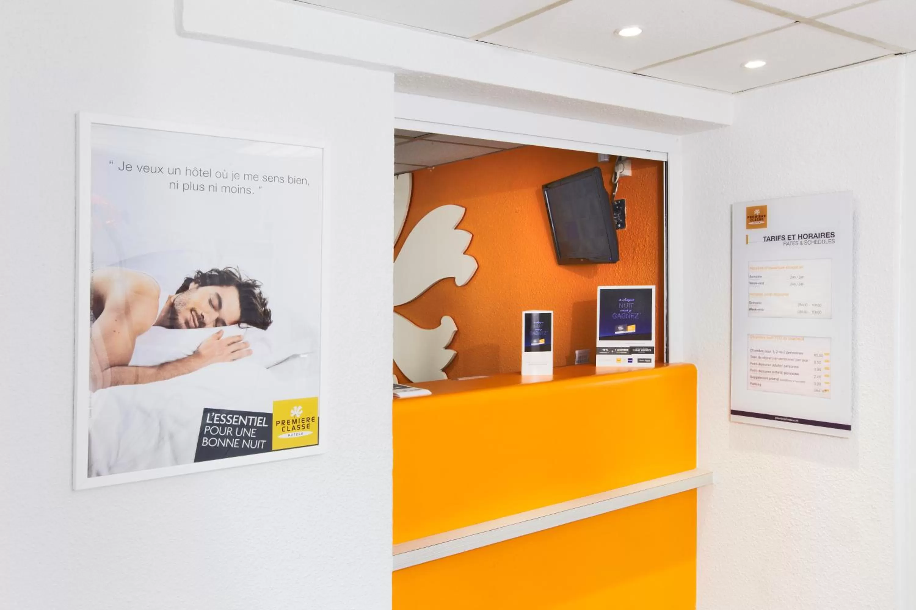 Lobby or reception in Premiere Classe Montreuil