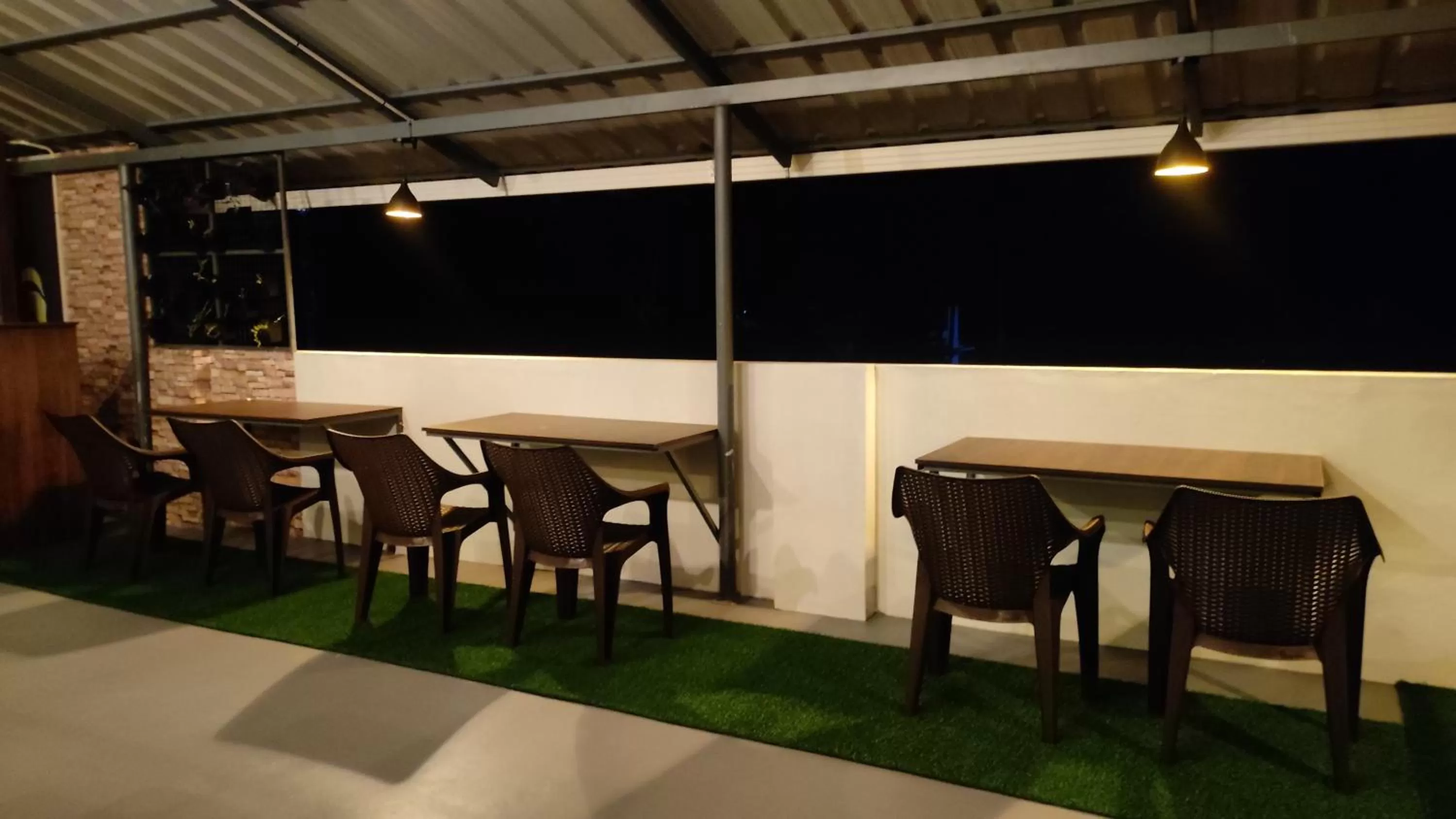 Seating area in Happy Buddha S4