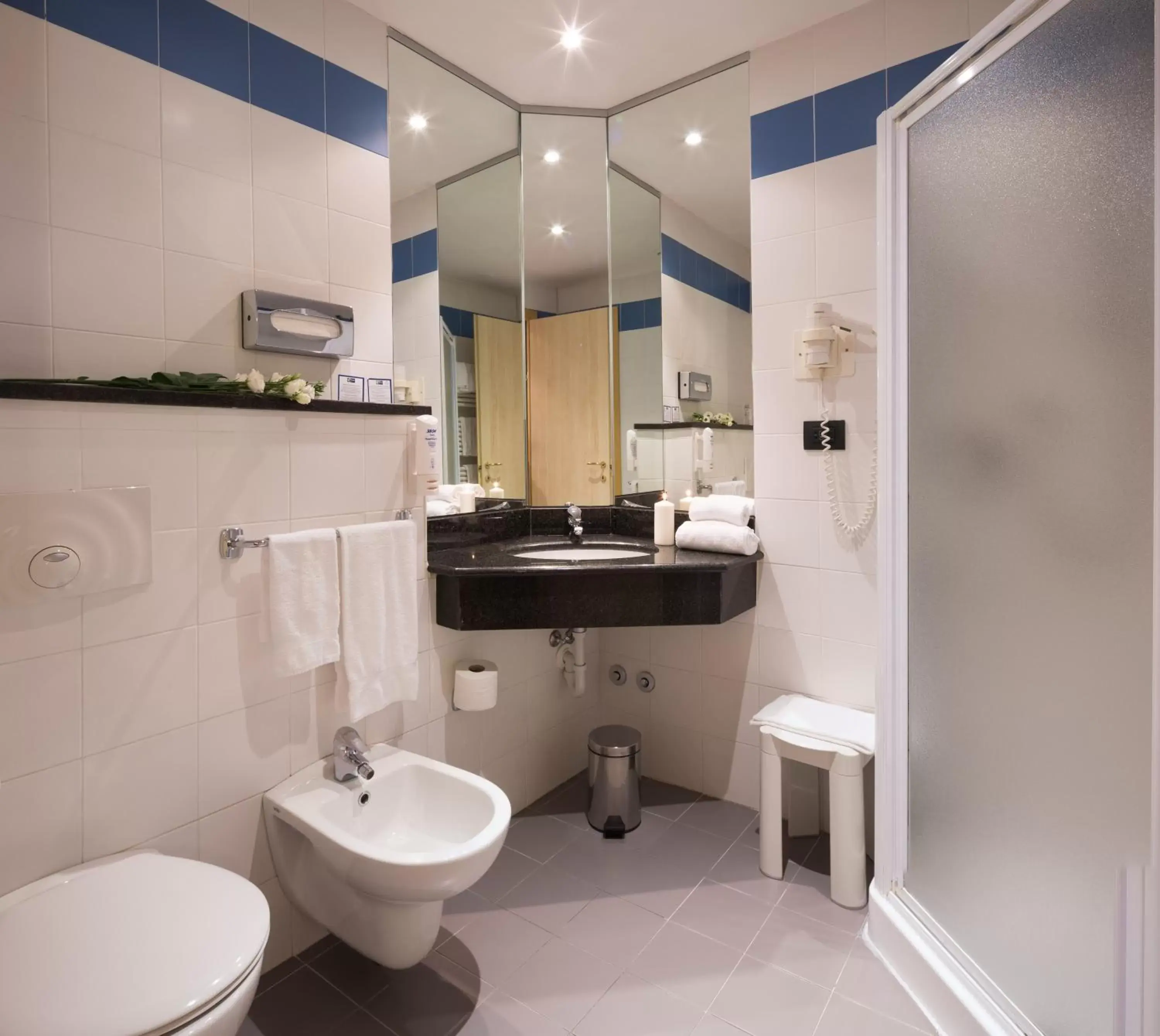 Double Room with Sofa Bed in Holiday Inn Express Parma, an IHG Hotel Double Room with Sofa Bed in Holiday Inn Express Parma, an IHG Hotel