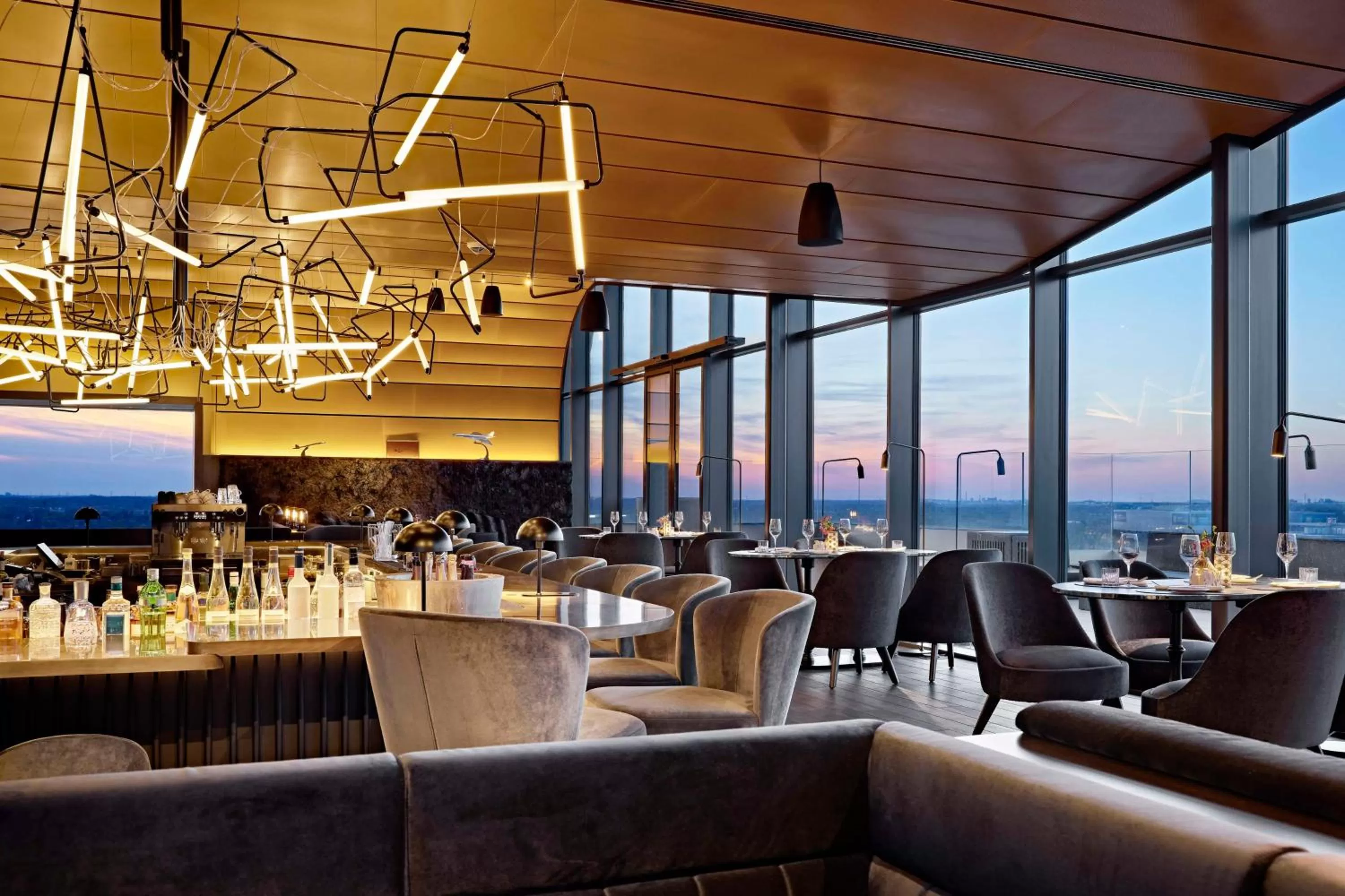 Lounge or bar in Lindner Hotel Dusseldorf Seestern, part of JdV by Hyatt