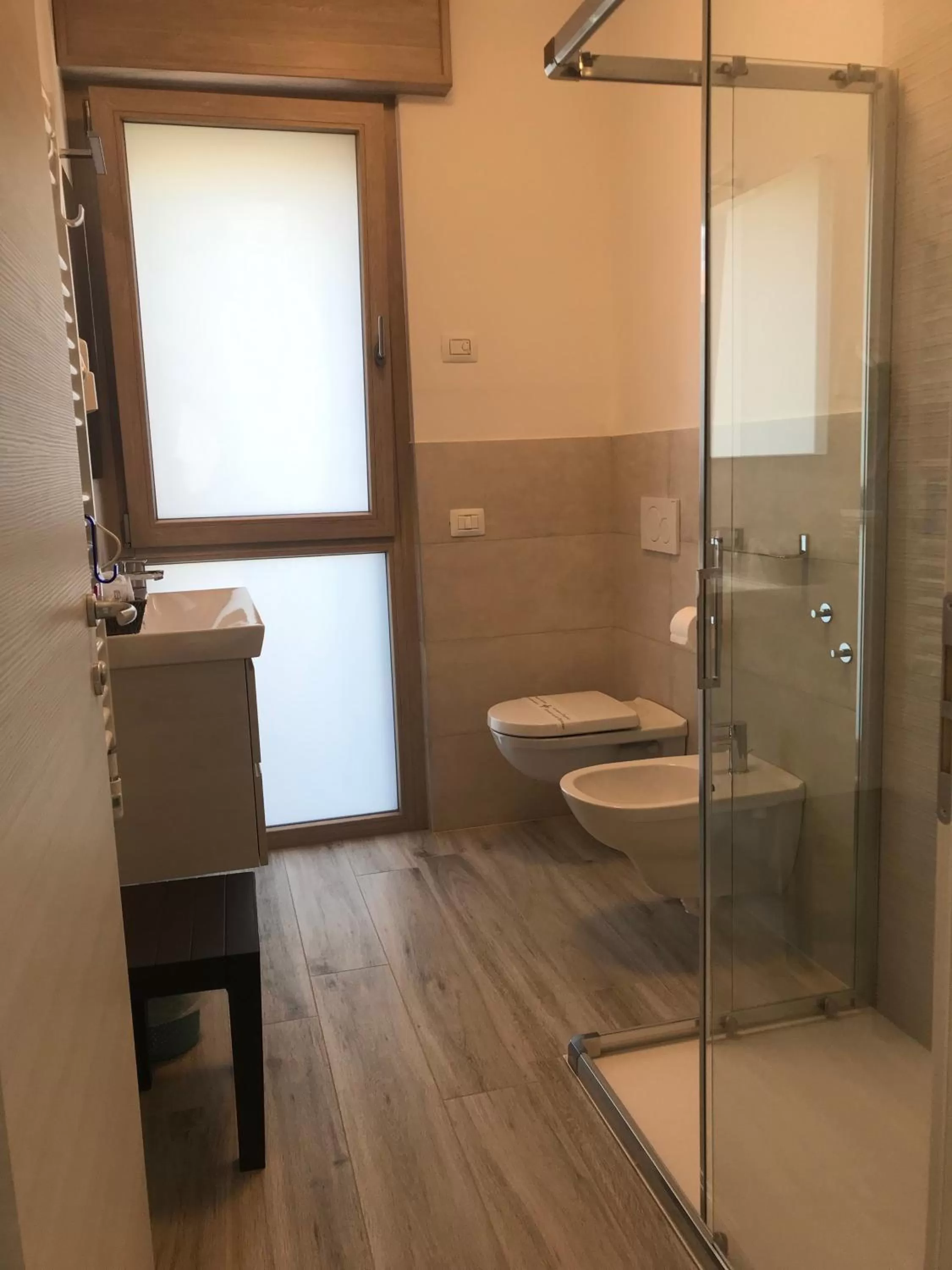 Shower, Bathroom in Il Sole e la Luna B&B in Garda