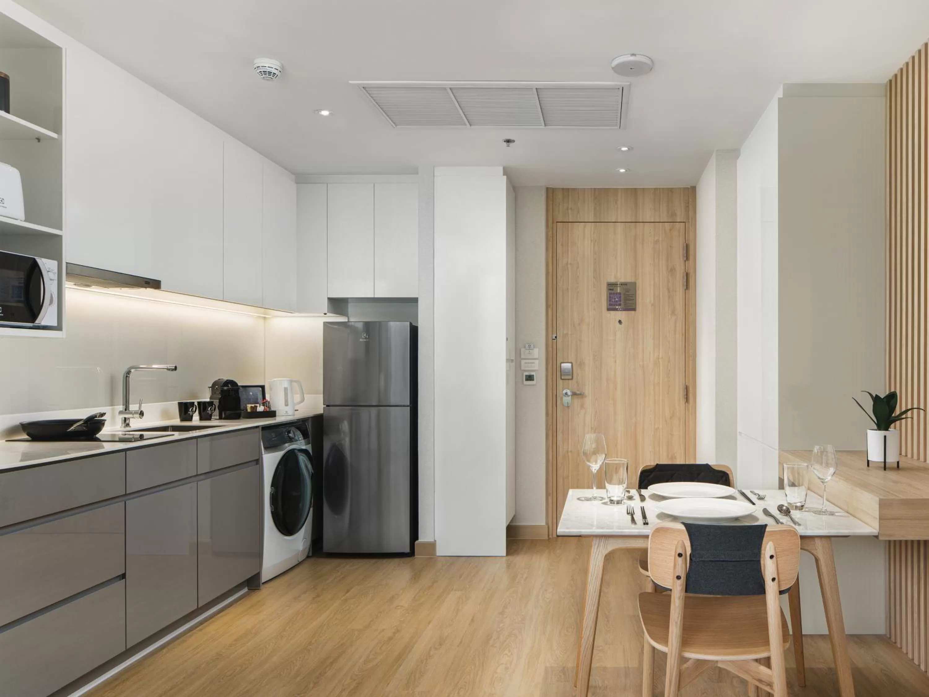 Kitchen or kitchenette in Oakwood Suites Bangkok