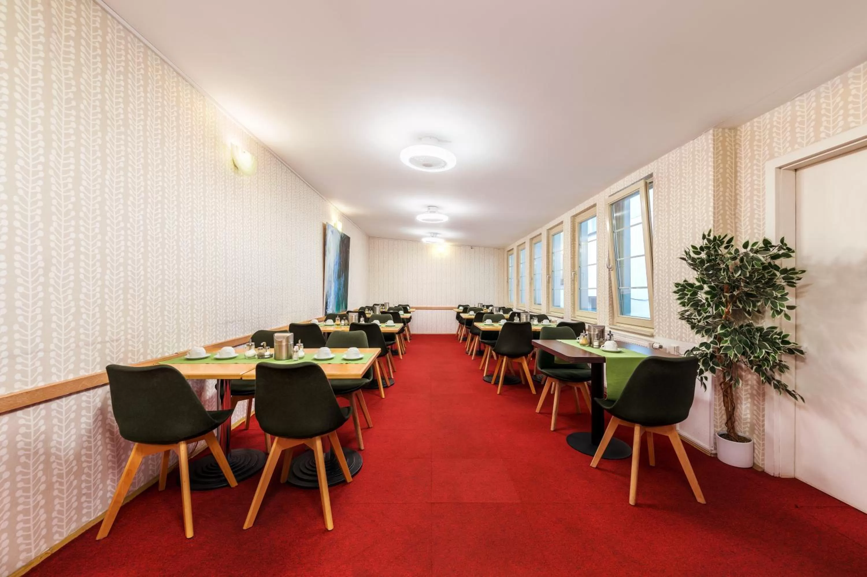 Restaurant/Places to Eat in Hotel Meda of Museum Kampa