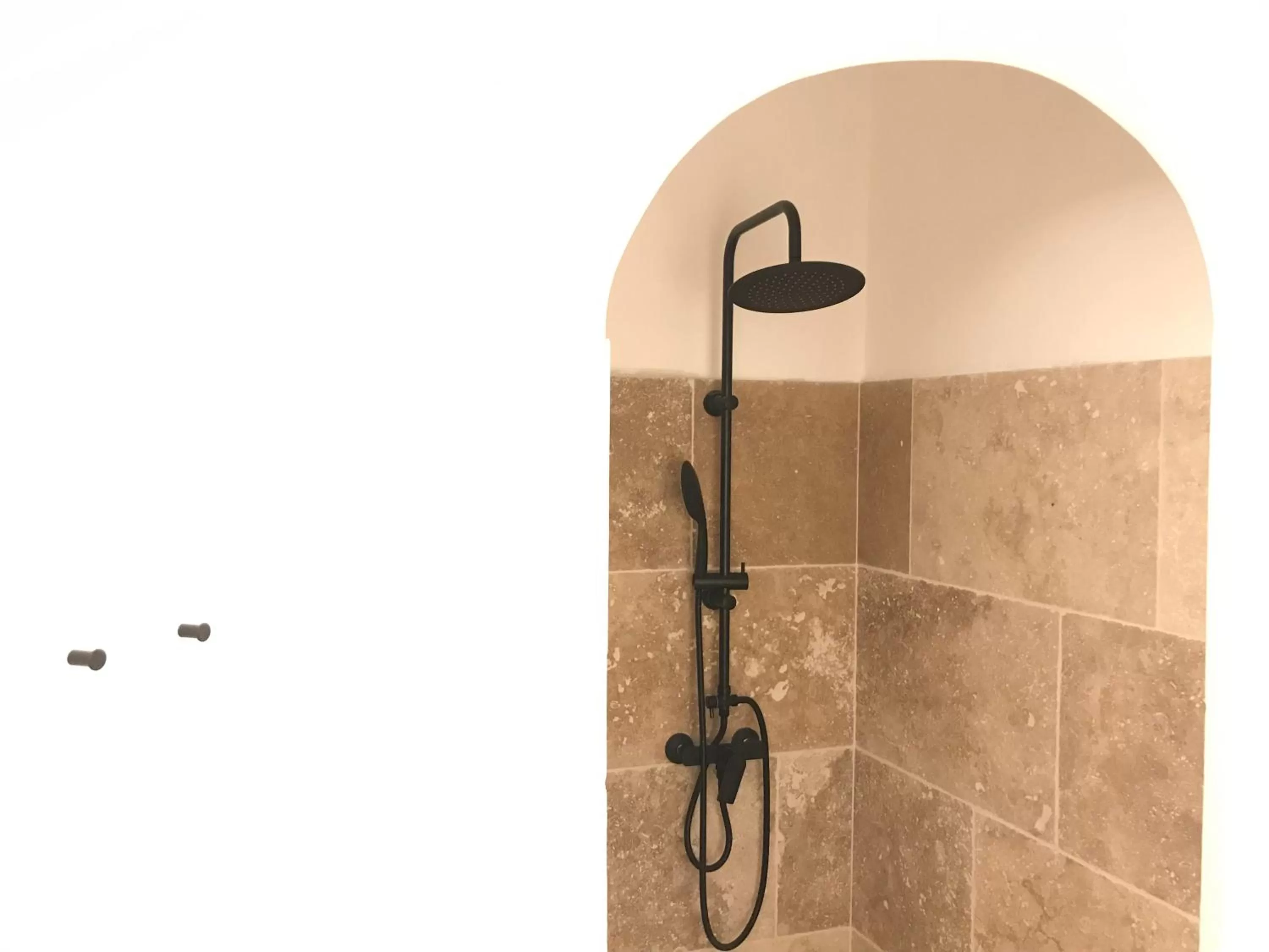 Shower in Les Bosquets