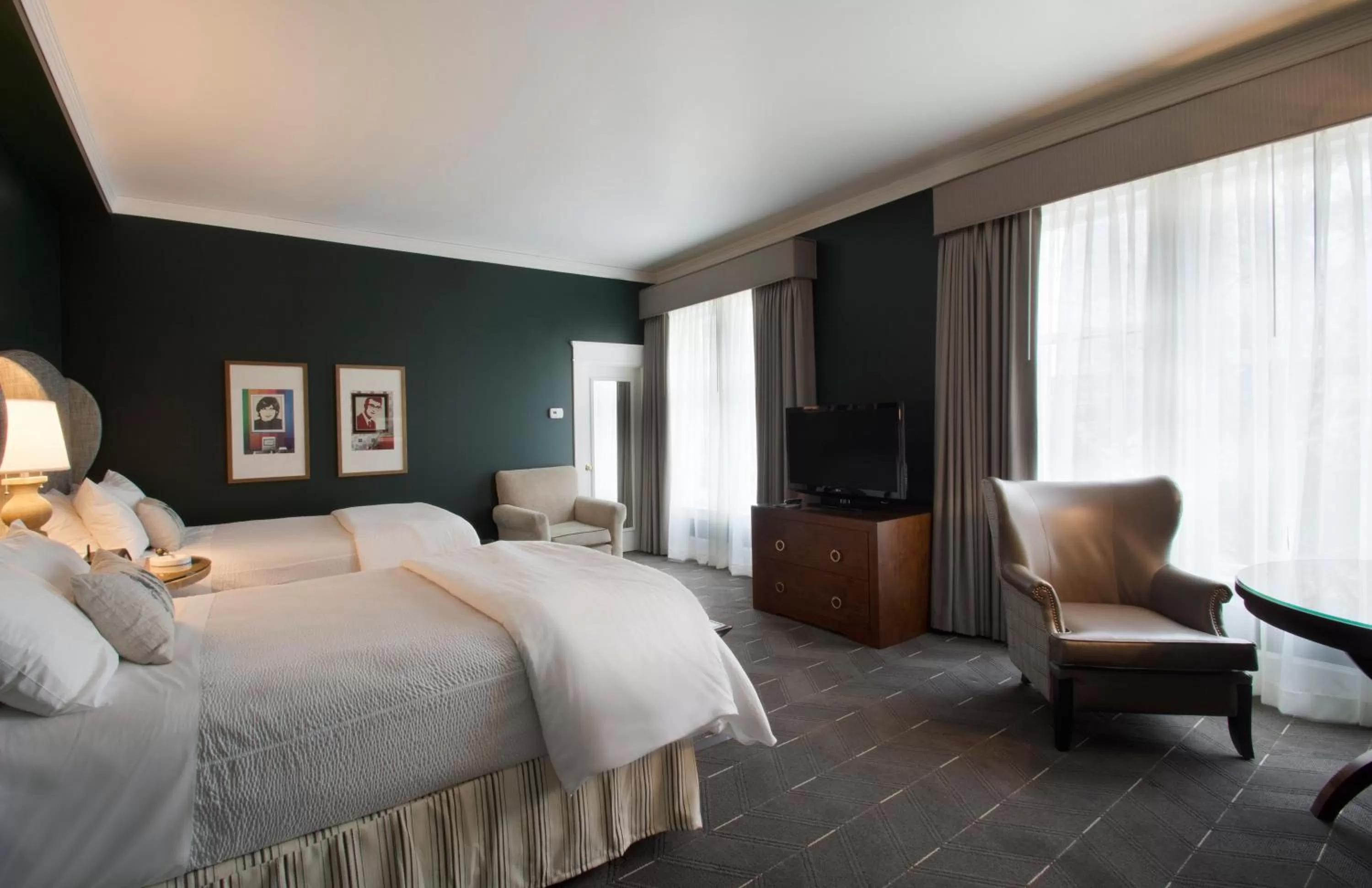 Photo of the whole room, Bed in Sentinel Hotel