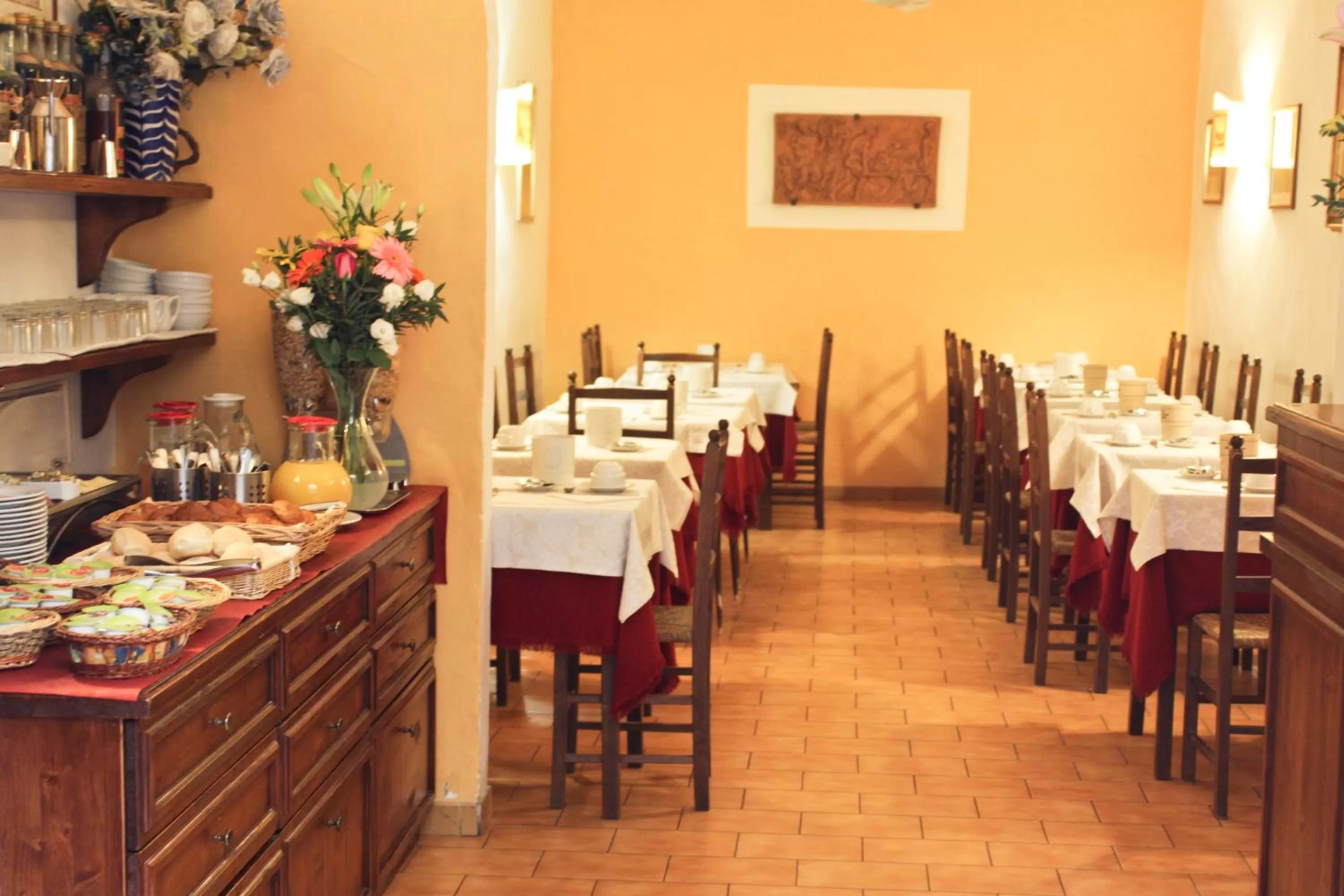 Restaurant/places to eat in Hotel Nizza