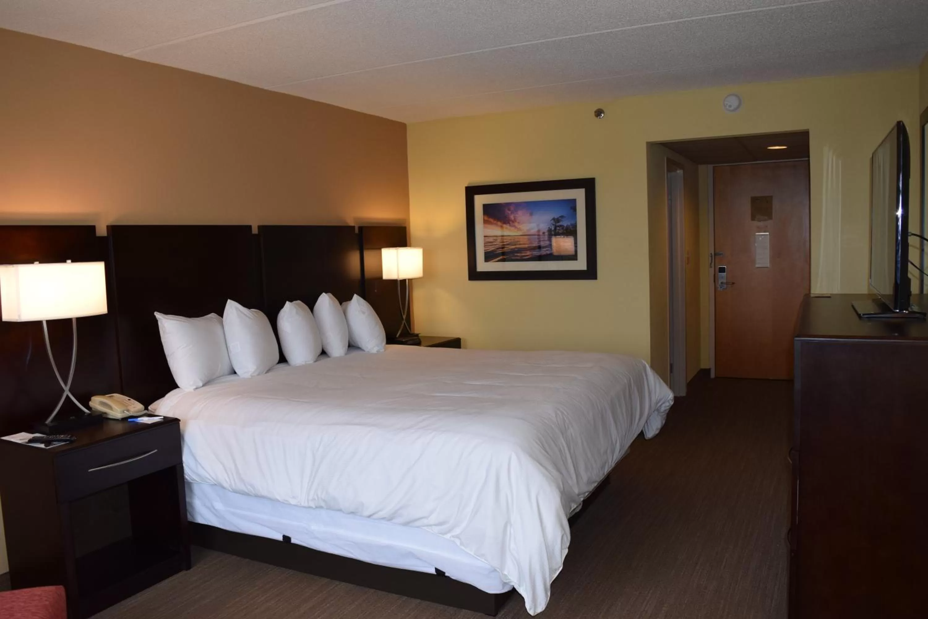 Photo of the whole room, Bed in BridgePointe Hotel & Marina