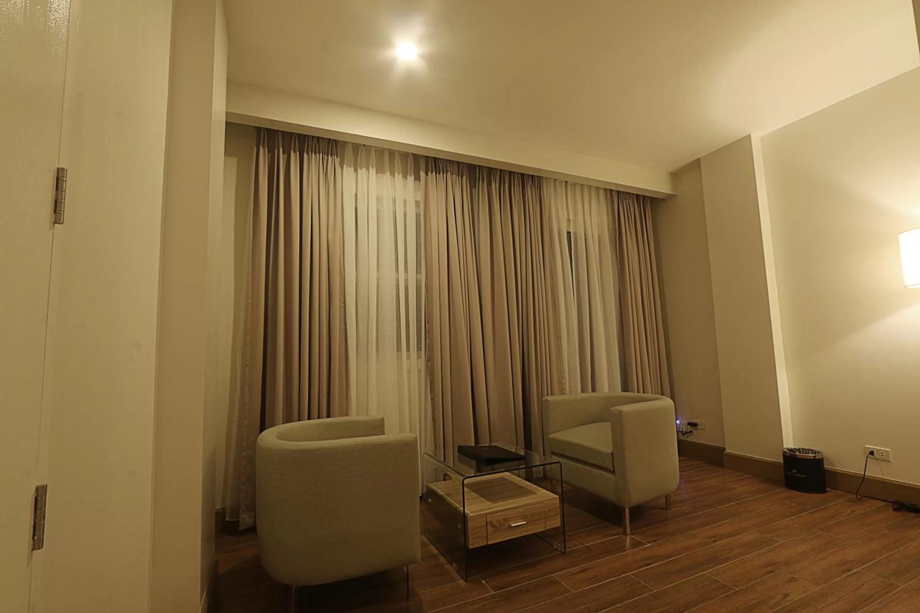 Communal lounge/ TV room in Hotel Carlito Tagaytay