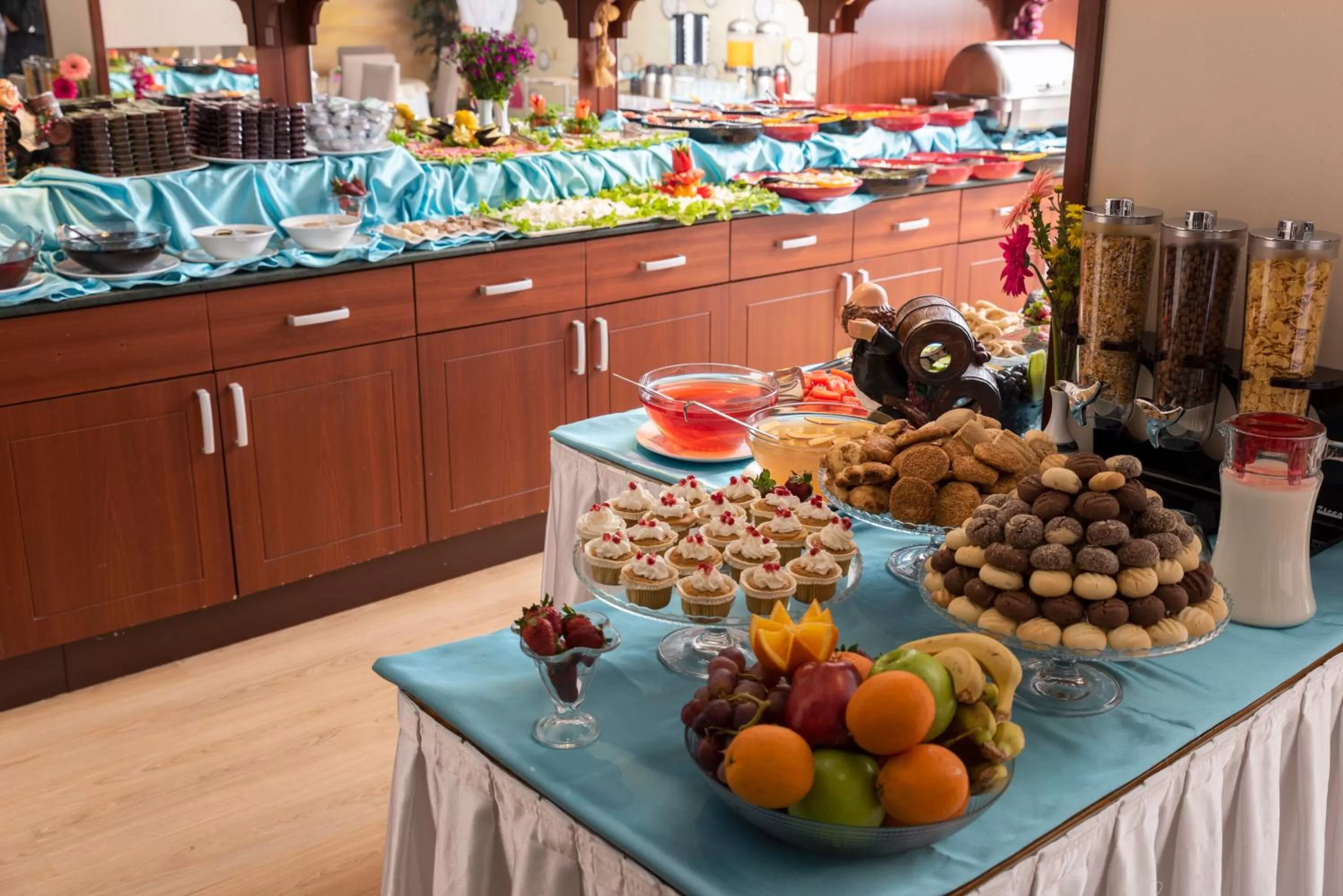 Food and drinks in Viva Deluxe Hotel