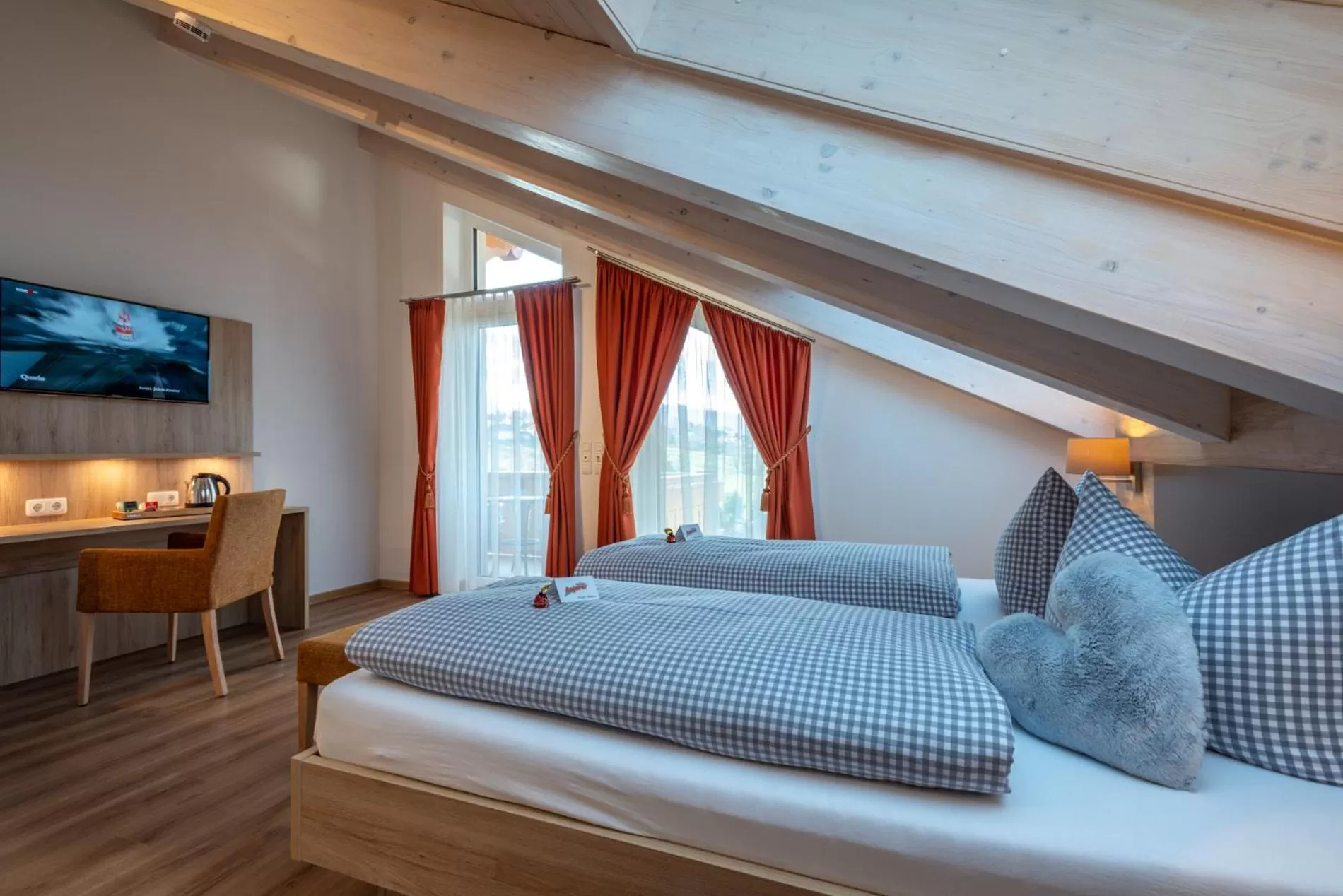 Shower, Bed in Boutique Hotel Angerer