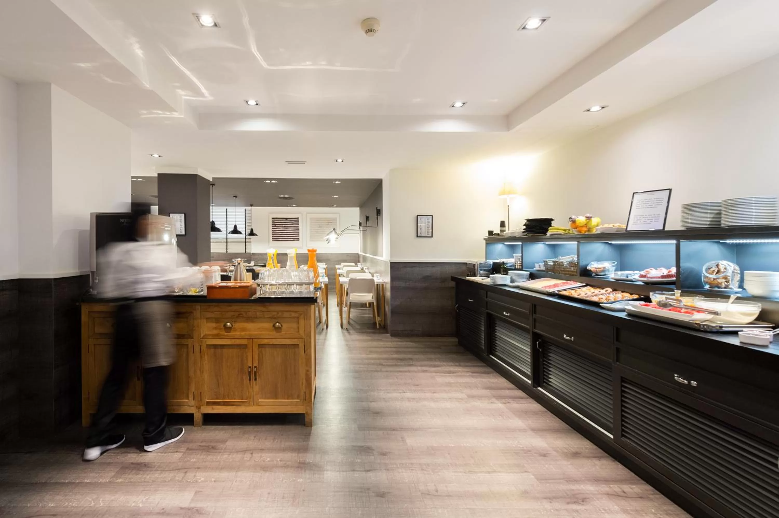 Restaurant/places to eat in Paral·lel