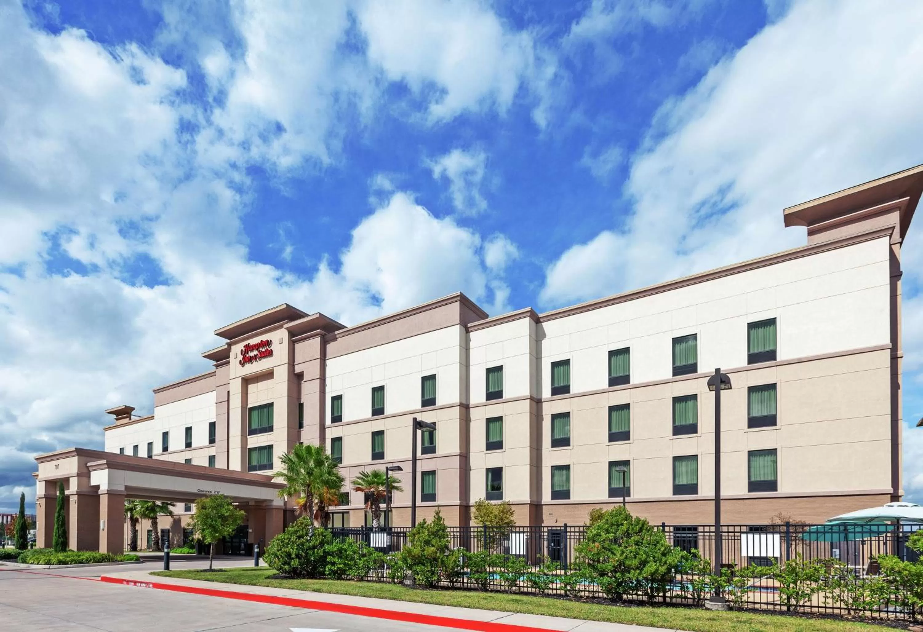 Property building in Hampton Inn & Suites Houston North IAH, TX