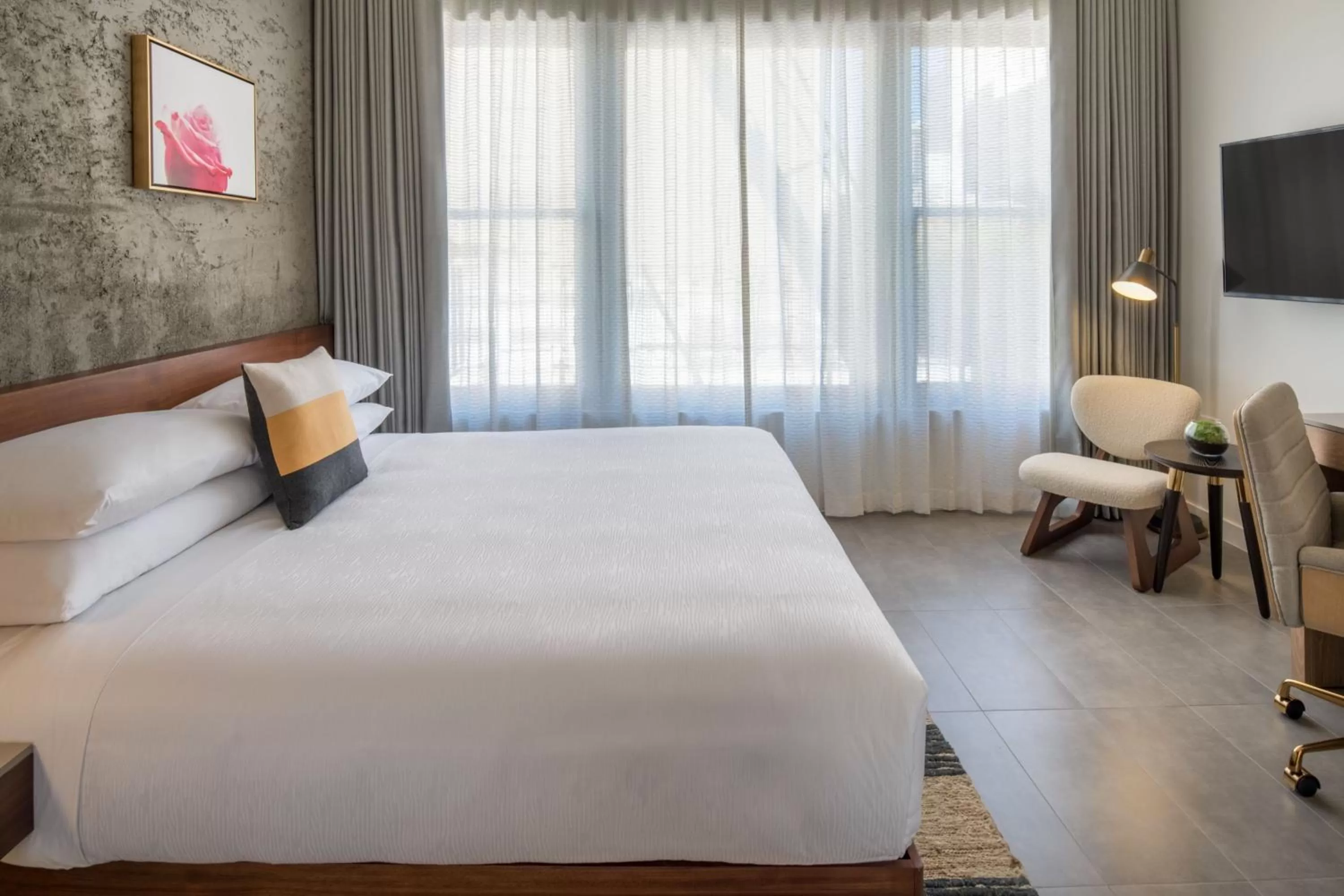 Photo of the whole room, Bed in The Hi-Lo, Autograph Collection