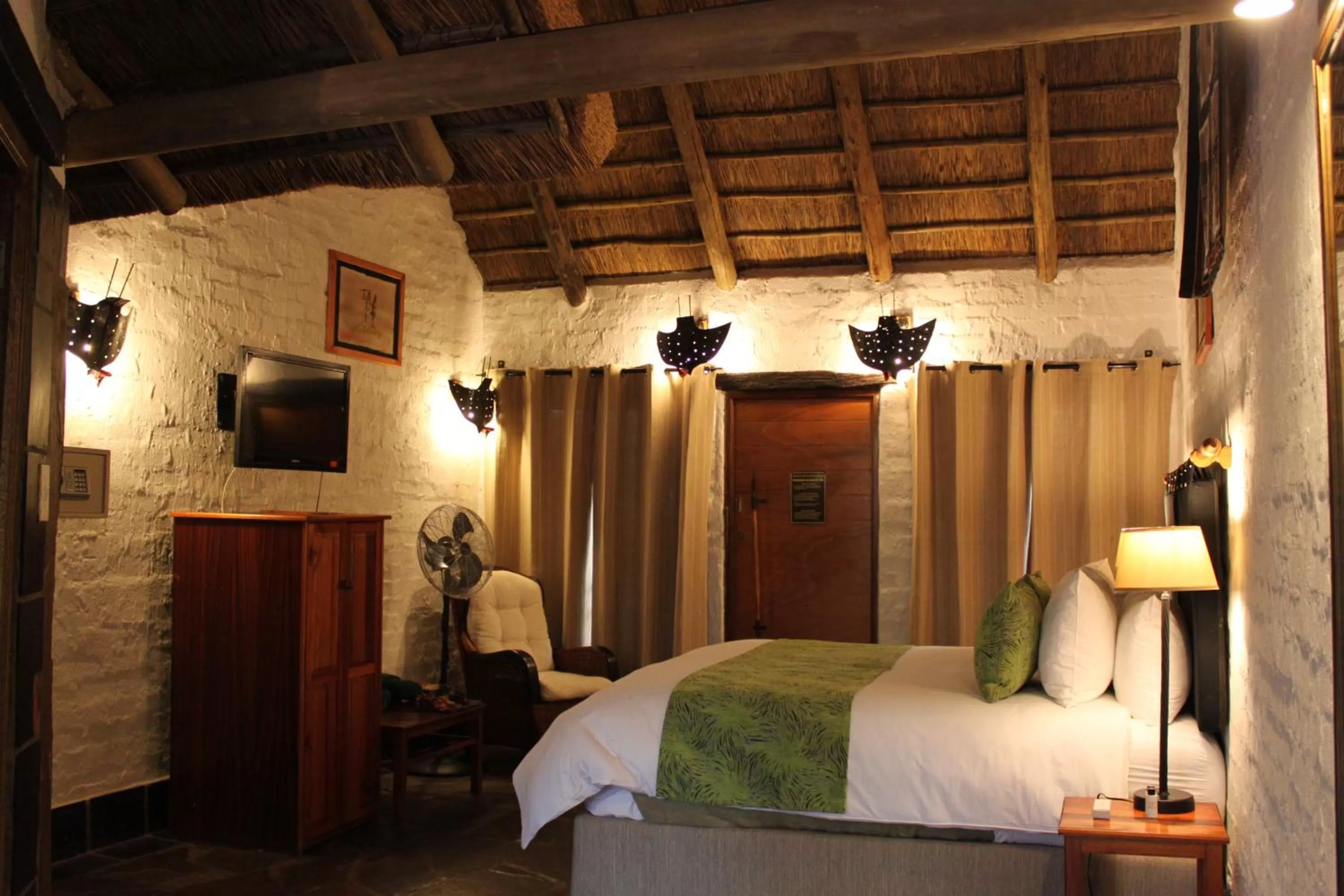 Bedroom, Bed in Misty Hills Country Hotel, Conference Centre & Spa