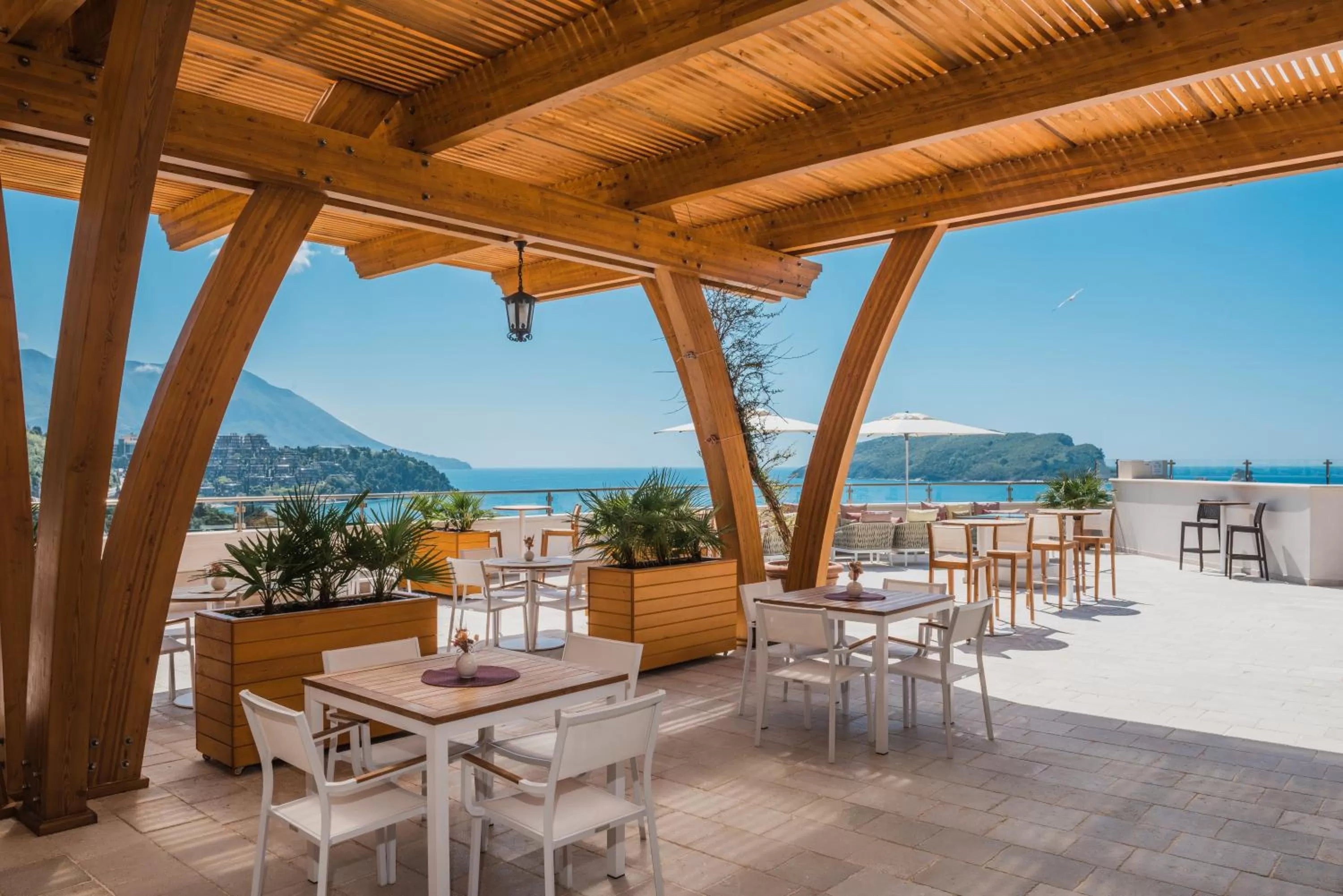 Lounge or bar in Iberostar Waves Slavija