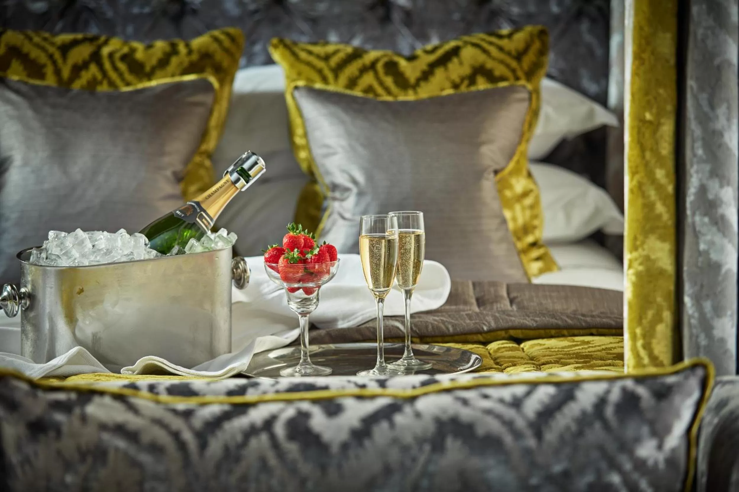 Bedroom in Great Fosters - Near Windsor
