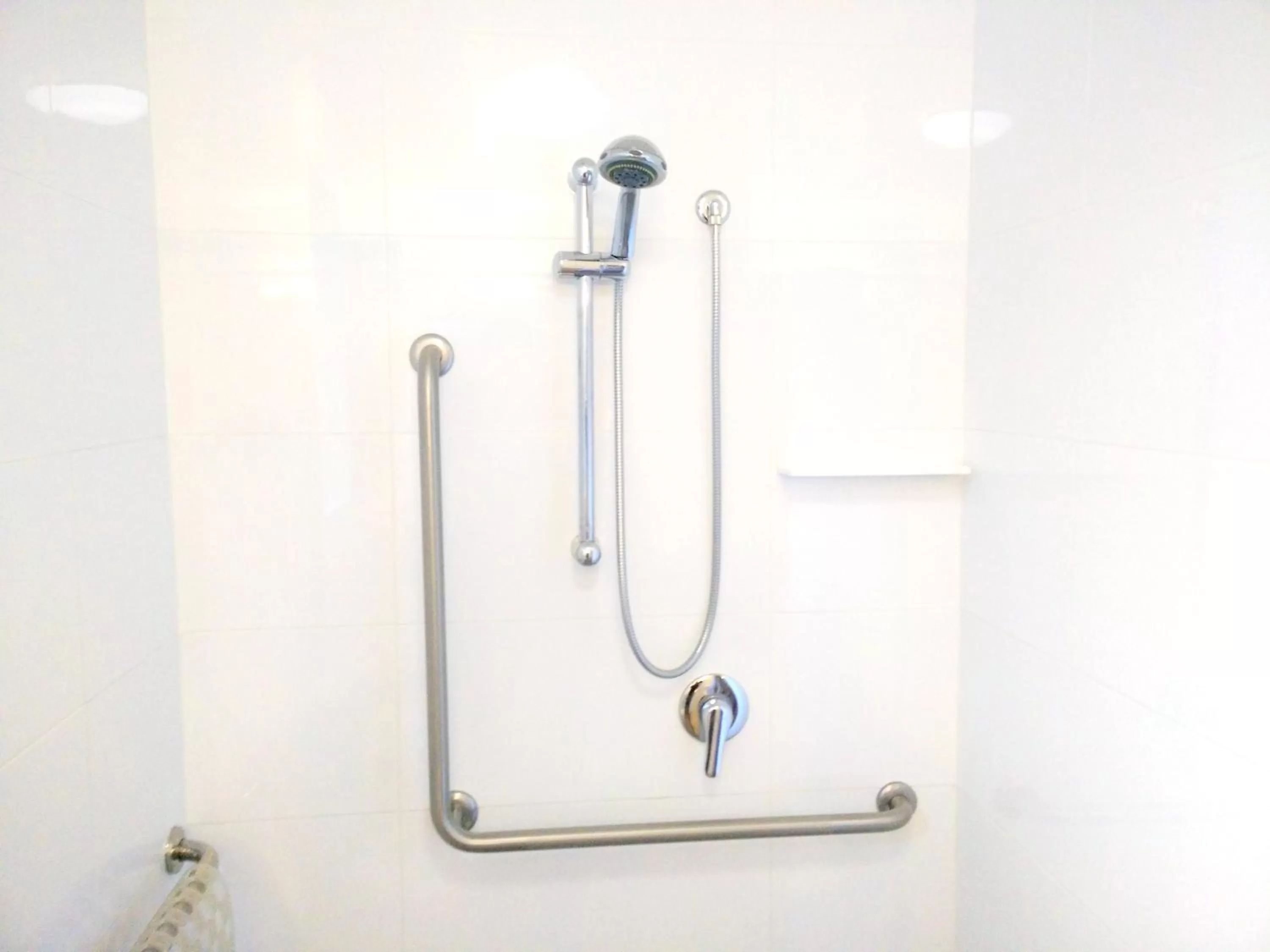 Shower in Airport Palms Motel