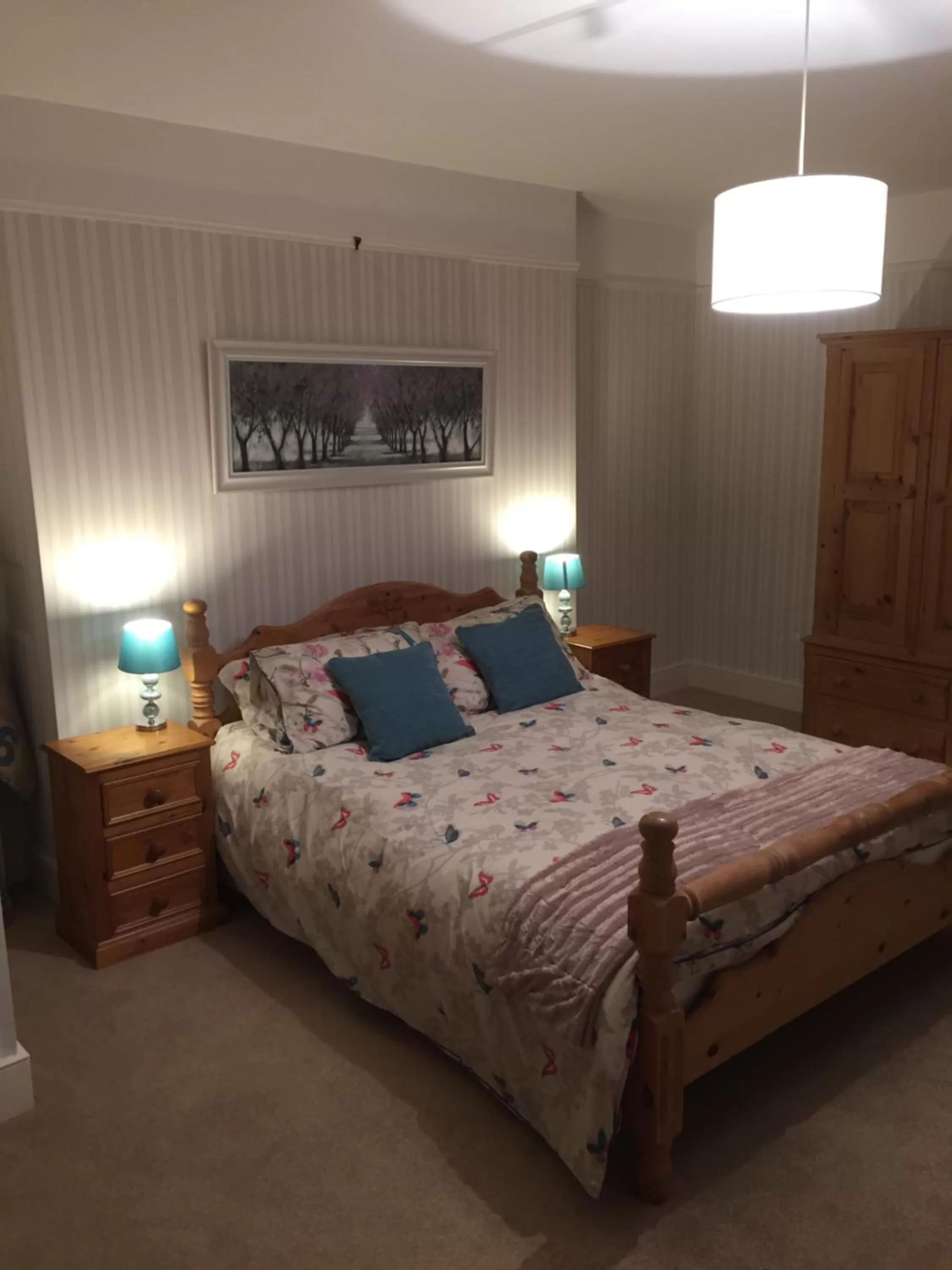 Photo of the whole room, Bed in Church Farm