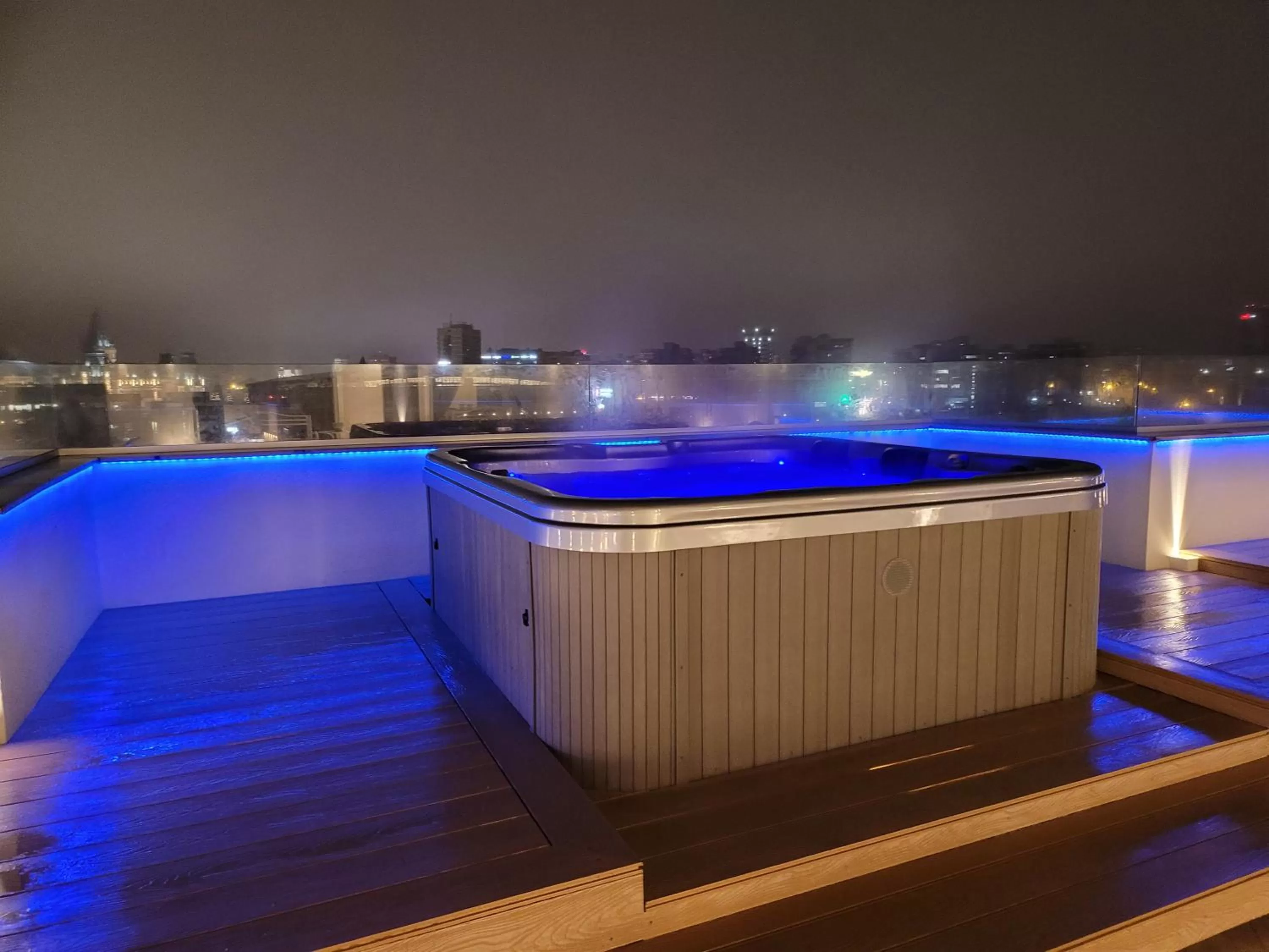 Hot Tub, Swimming Pool in Terrace Suites Iasi