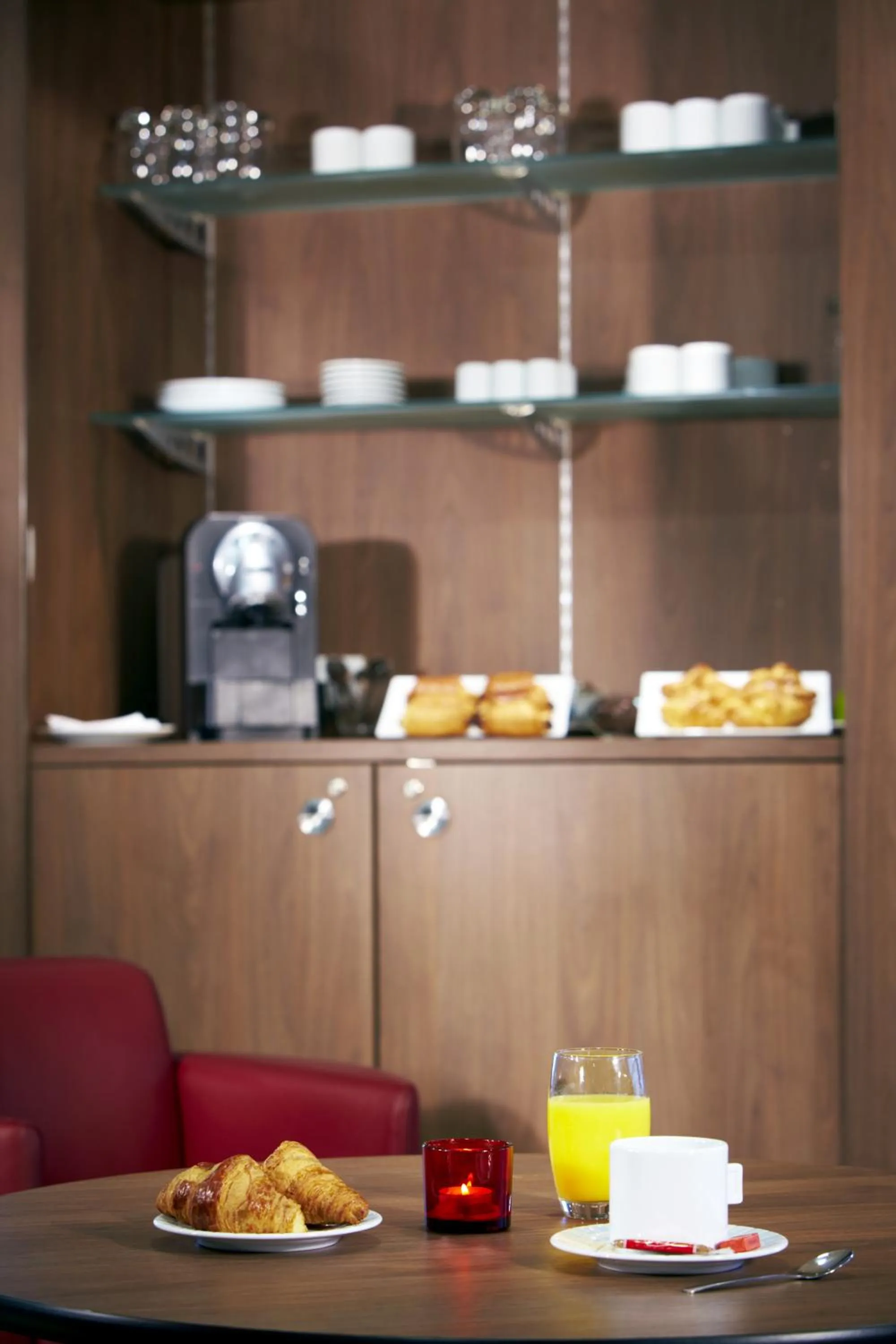 Lounge or bar in Campanile Paris Ouest - Chaville