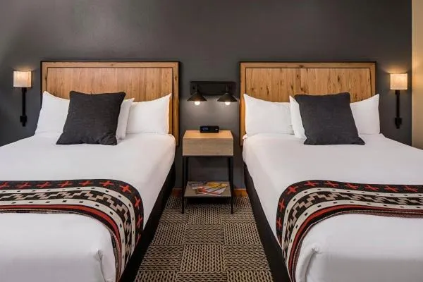 Bedroom, Bed in Skamania Lodge