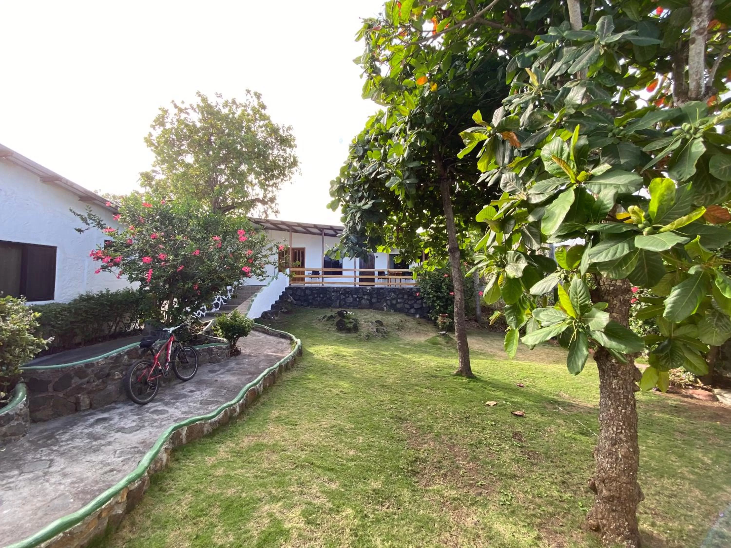 Property building, Garden in La Peregrina Galapagos B&B