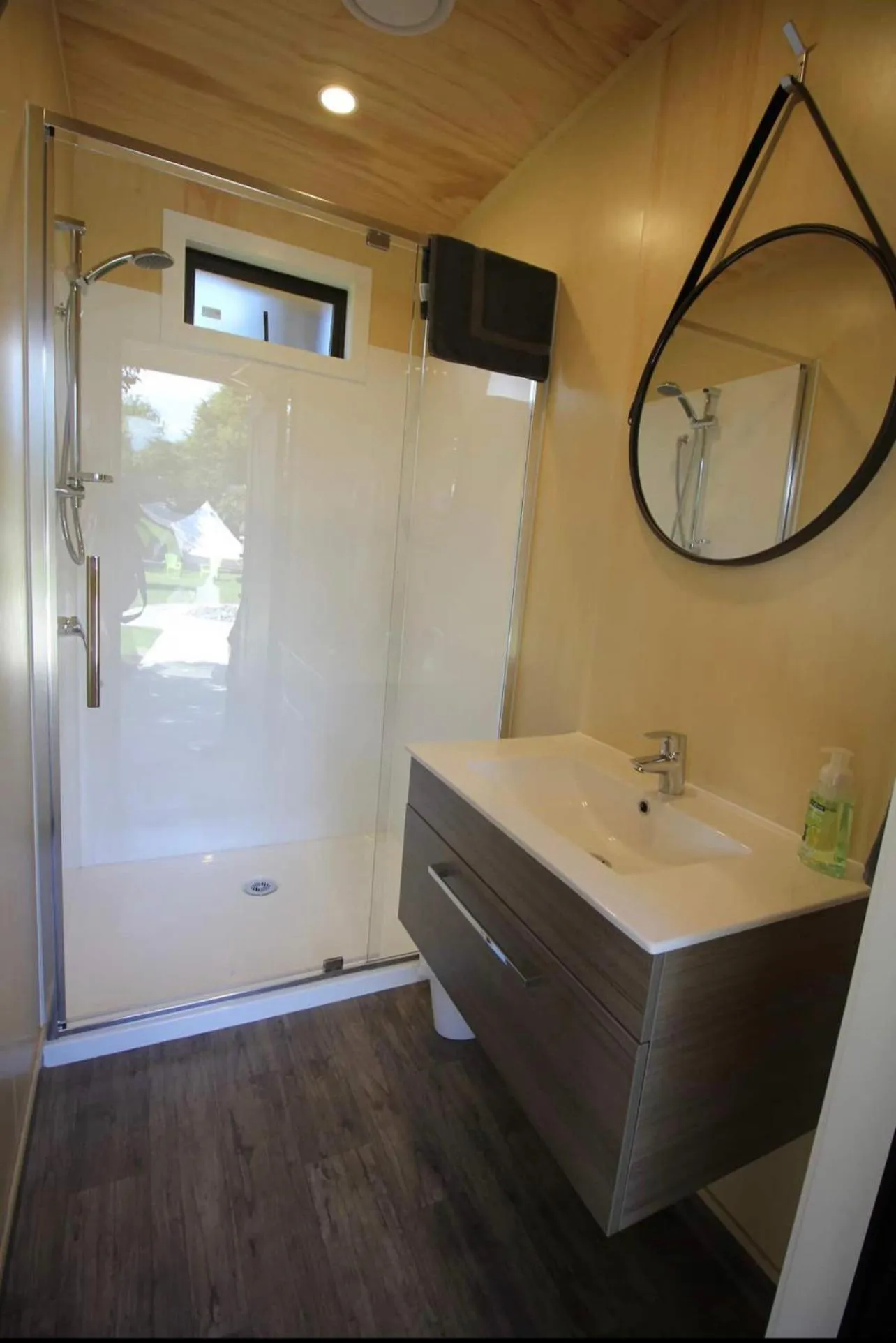 Bathroom in Te Anau Lakefront Backpackers