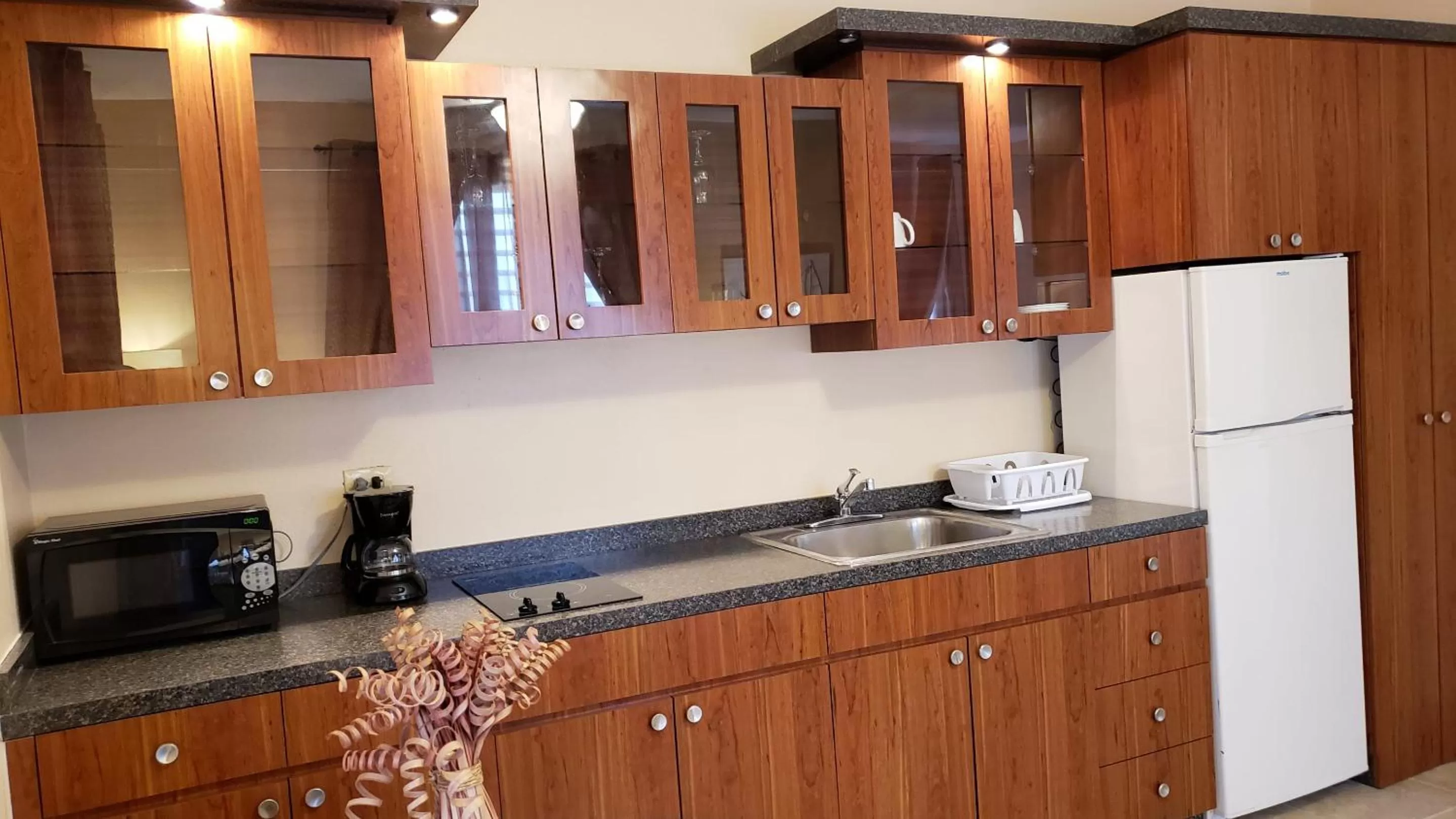 Coffee/tea facilities in Combate Beach Resort