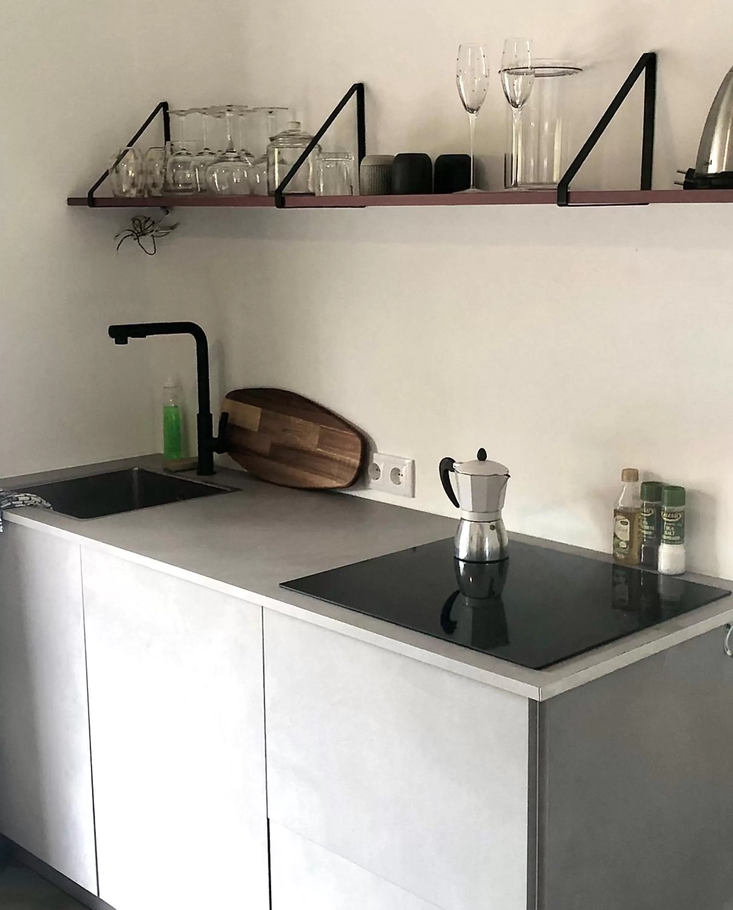 Kitchen or kitchenette in Thuishaven - boutique mini-resort