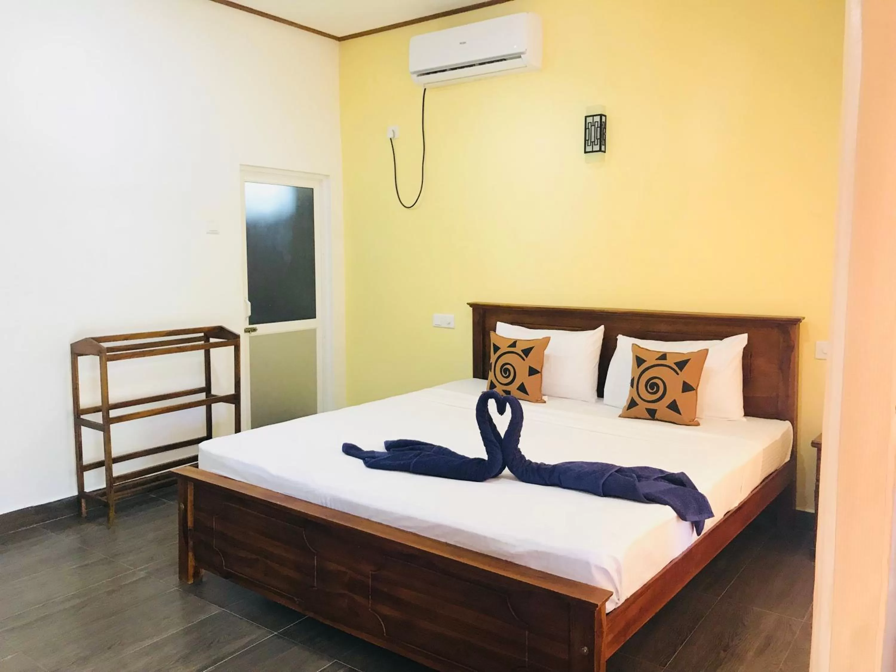 Bed in Ocean Gate Negombo
