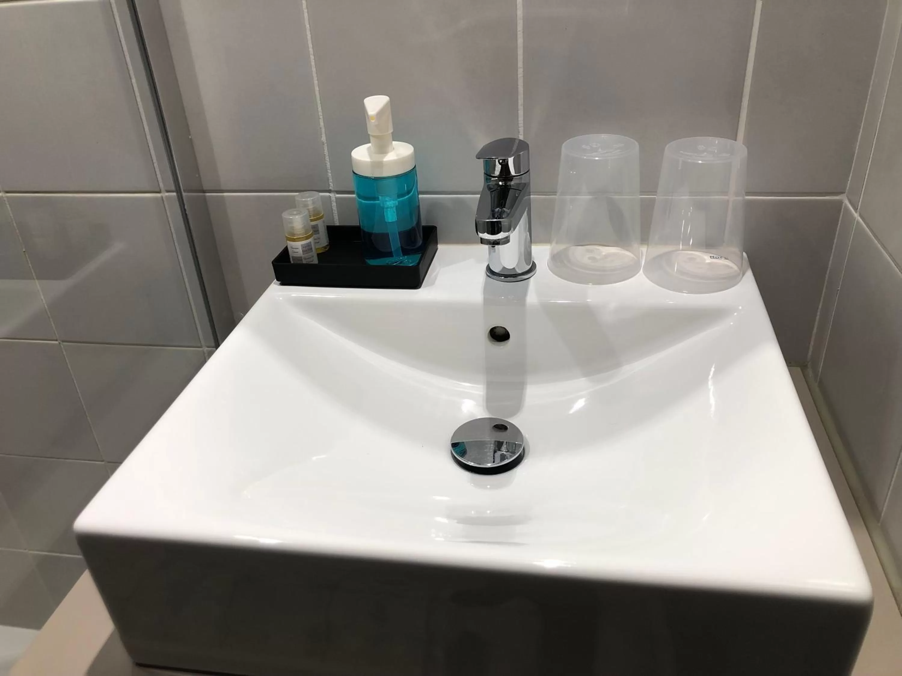 Bathroom in Hôtel Saint Roch Montpellier Centre