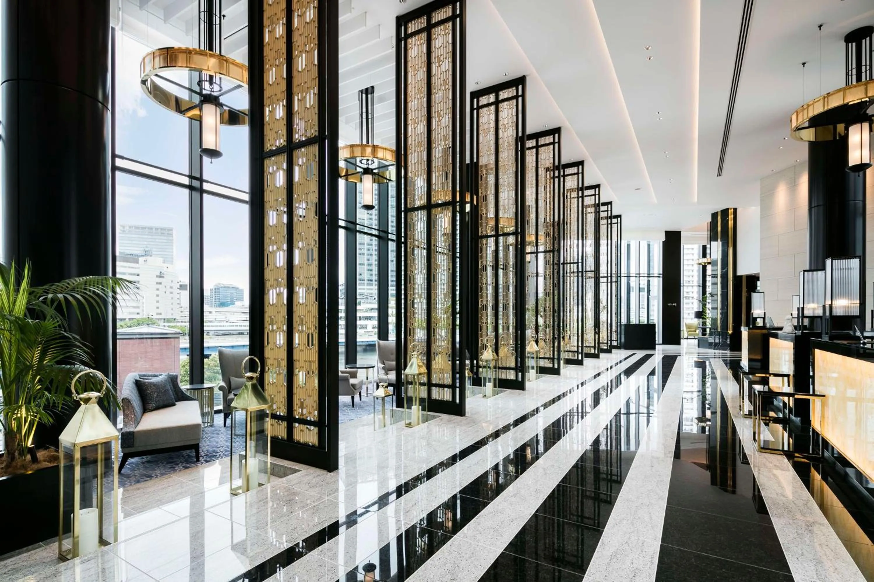 Lobby or reception in Hilton Yokohama