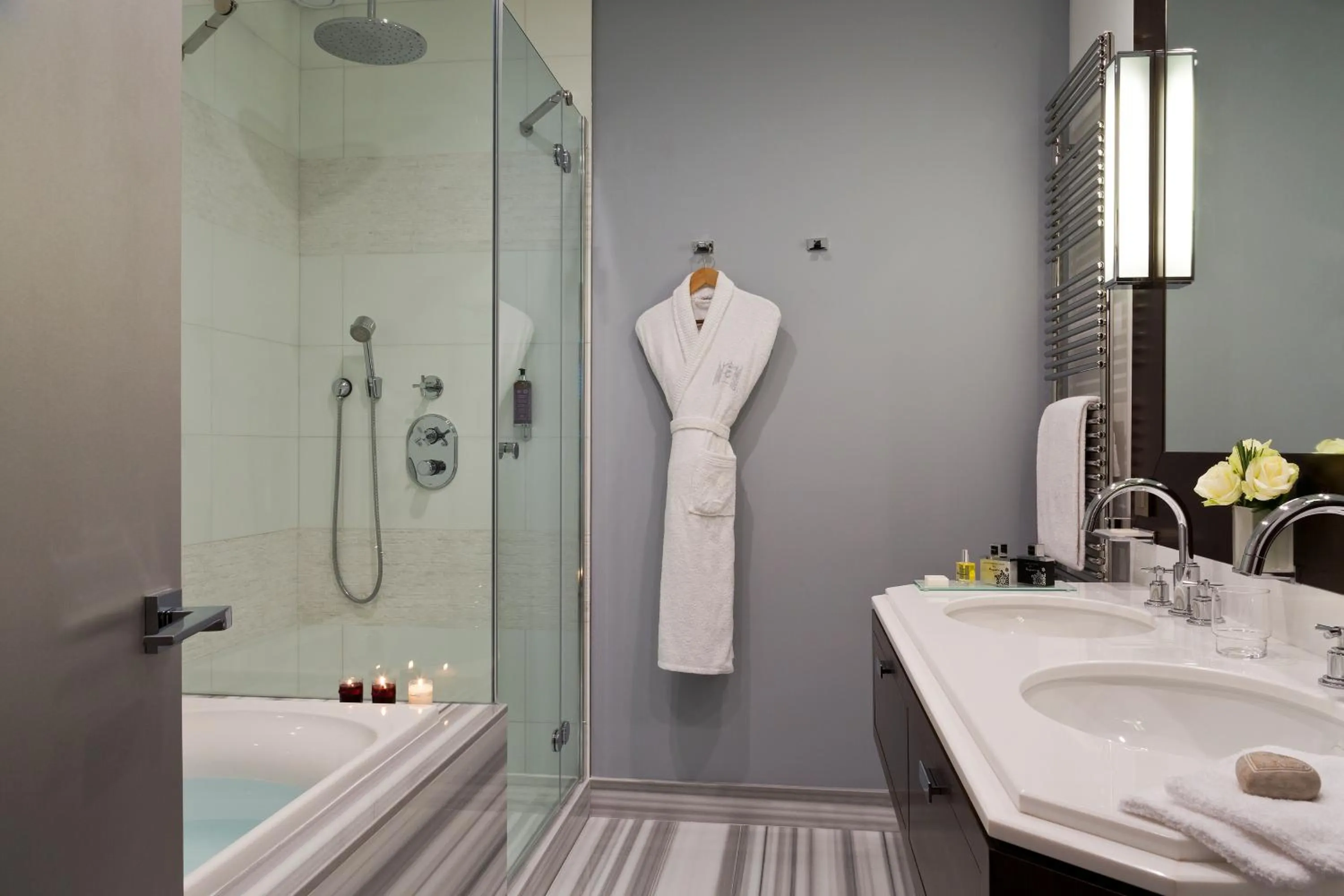 Shower in Hôtel Barrière Le Royal Deauville